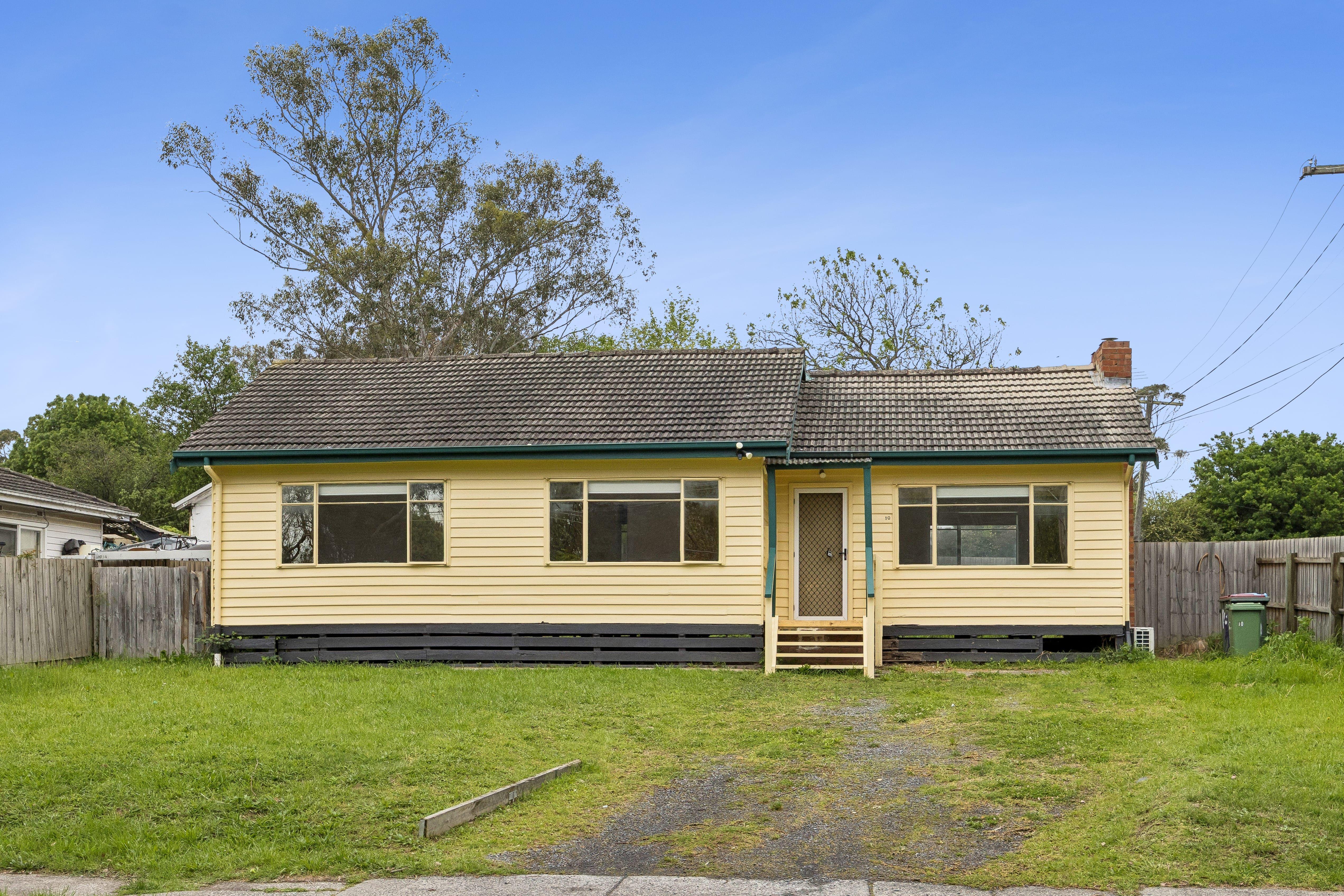 Prop-GPT: House: VIC Bayswater North, VIC 3153 Freshly Updated Weatherboard with Spacious Yard