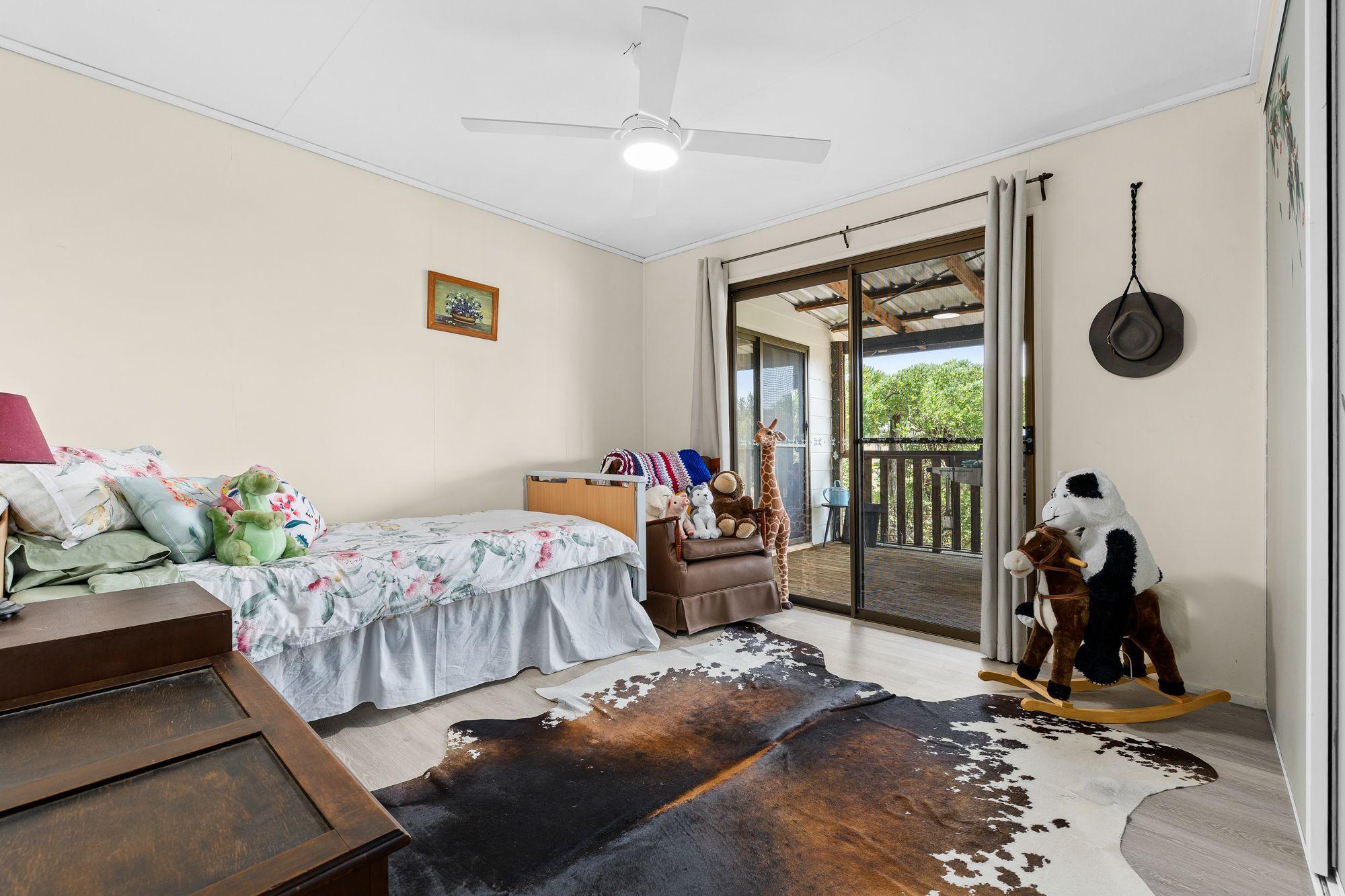 Mountain Views & Creekside Serenity - Your Rural Escape Awaits