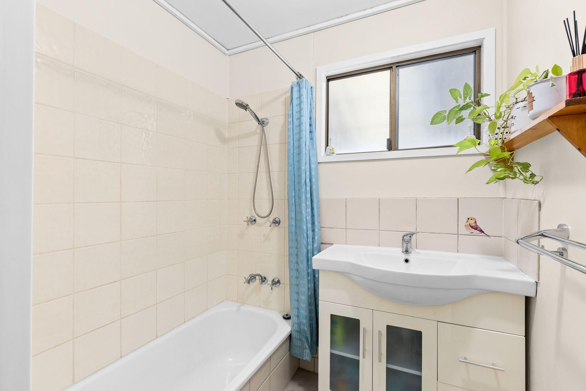 Mountain Views & Creekside Serenity - Your Rural Escape Awaits