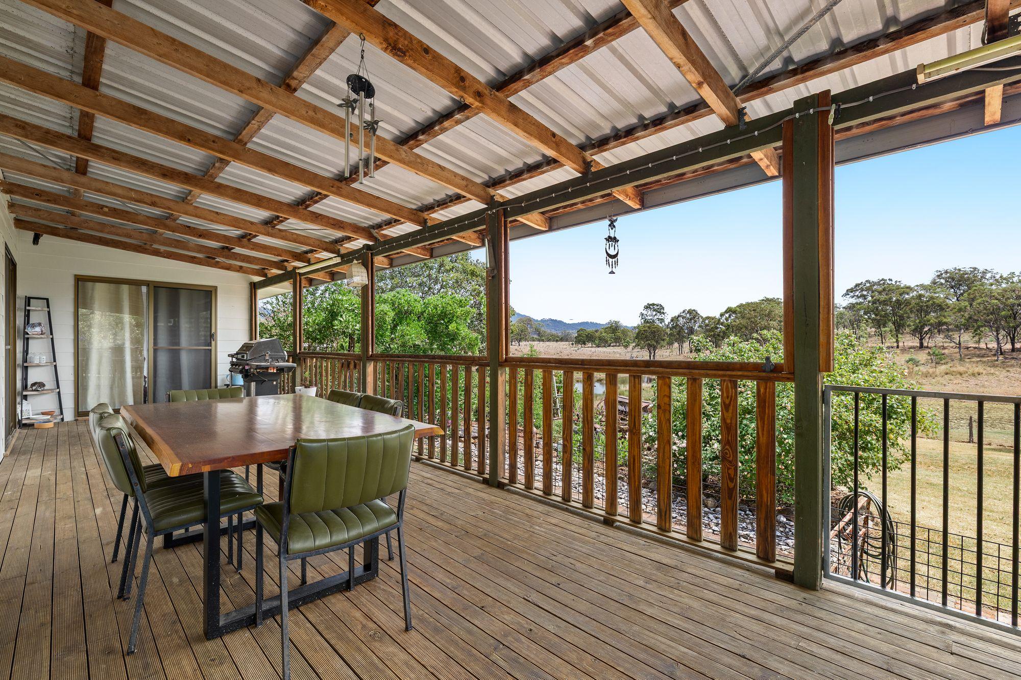 Mountain Views & Creekside Serenity - Your Rural Escape Awaits