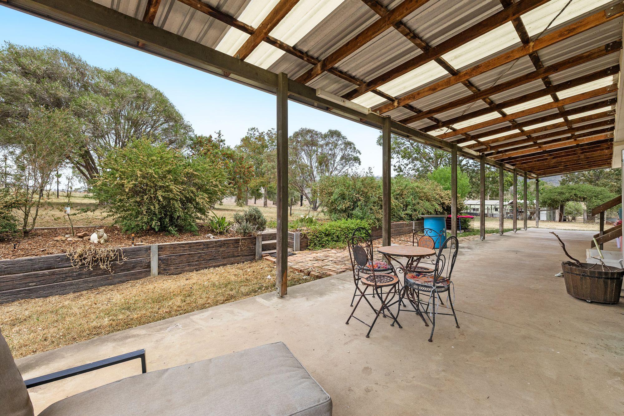 Mountain Views & Creekside Serenity - Your Rural Escape Awaits