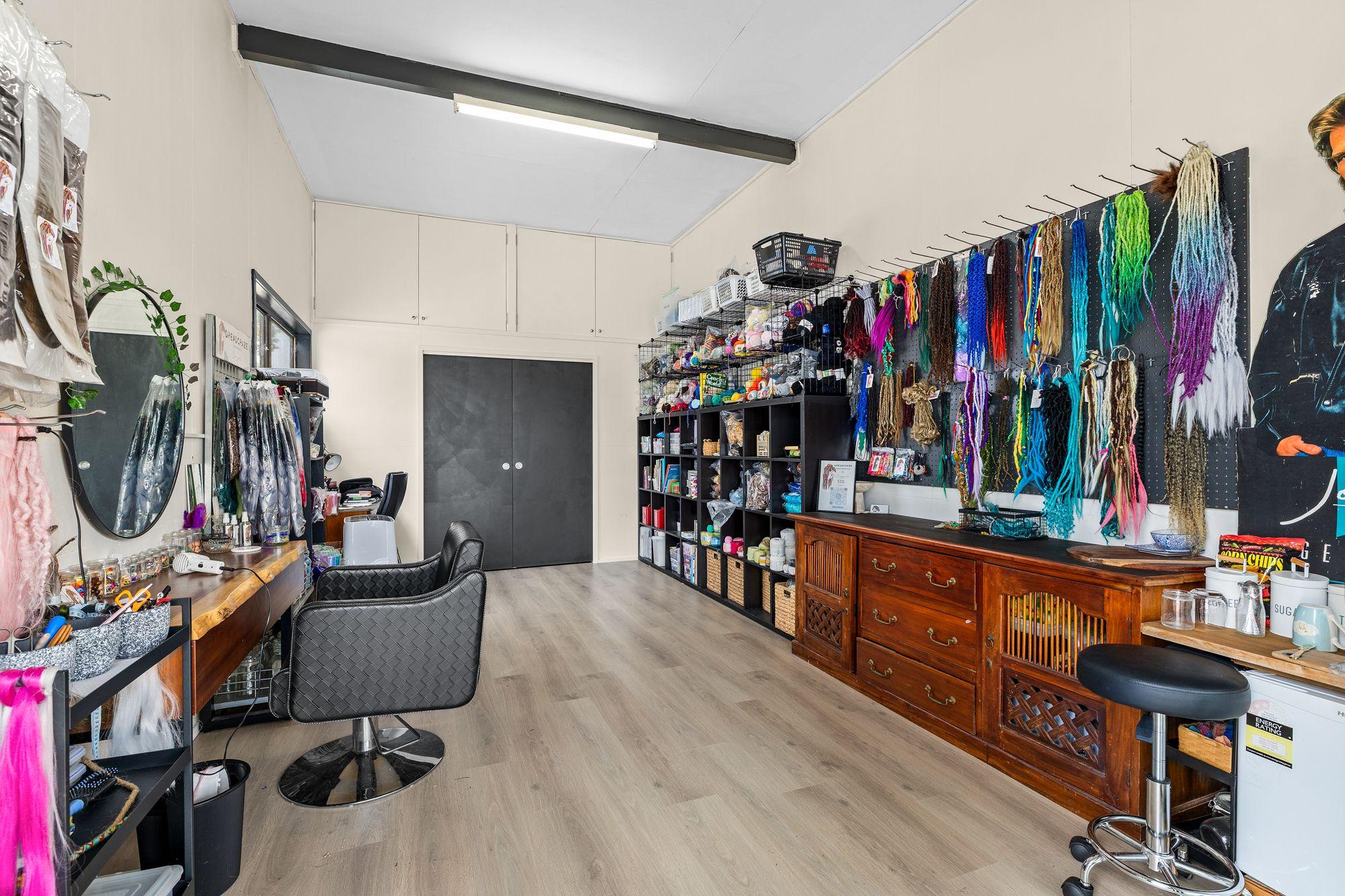 Mountain Views & Creekside Serenity - Your Rural Escape Awaits