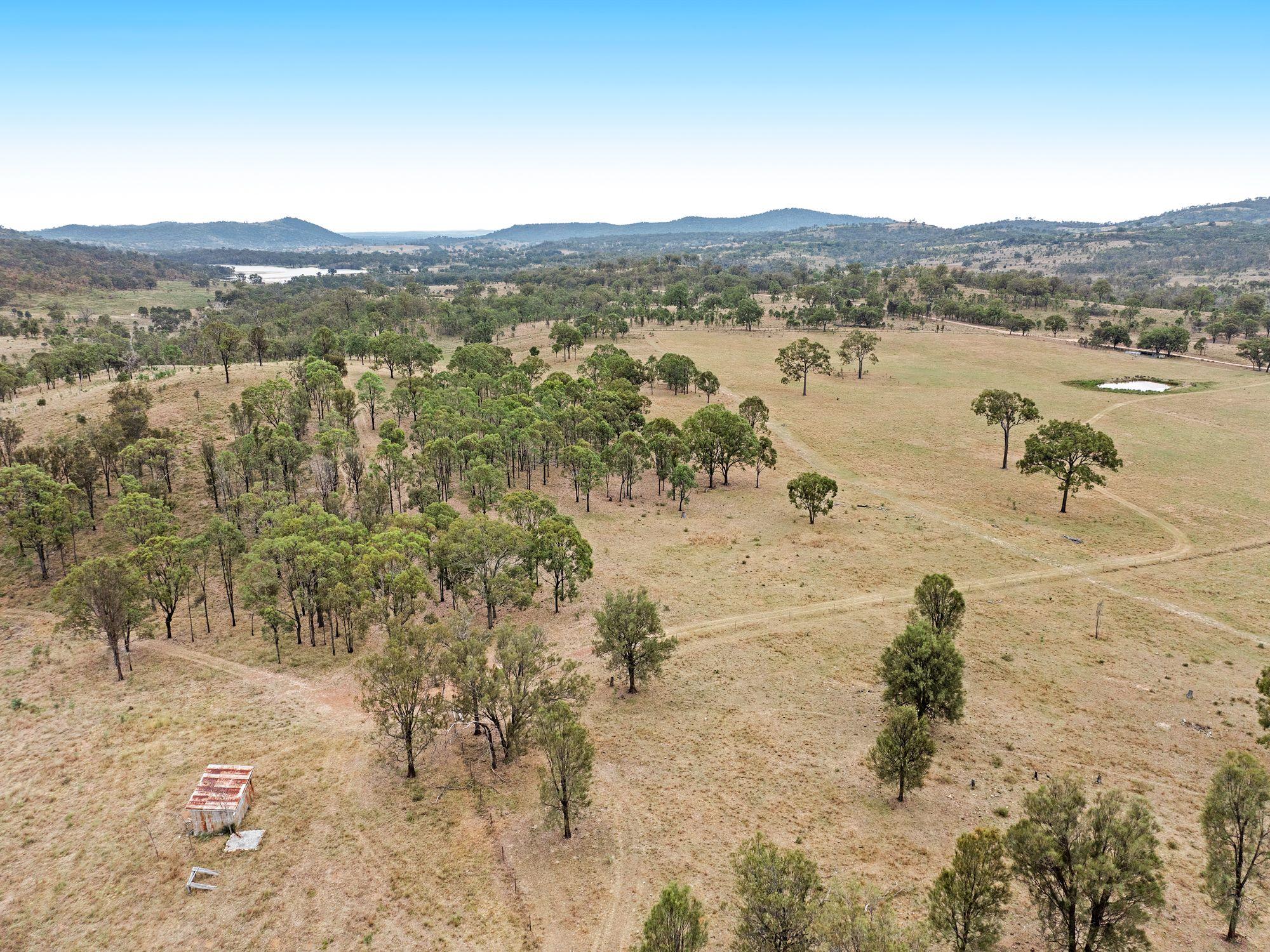 Mountain Views & Creekside Serenity - Your Rural Escape Awaits