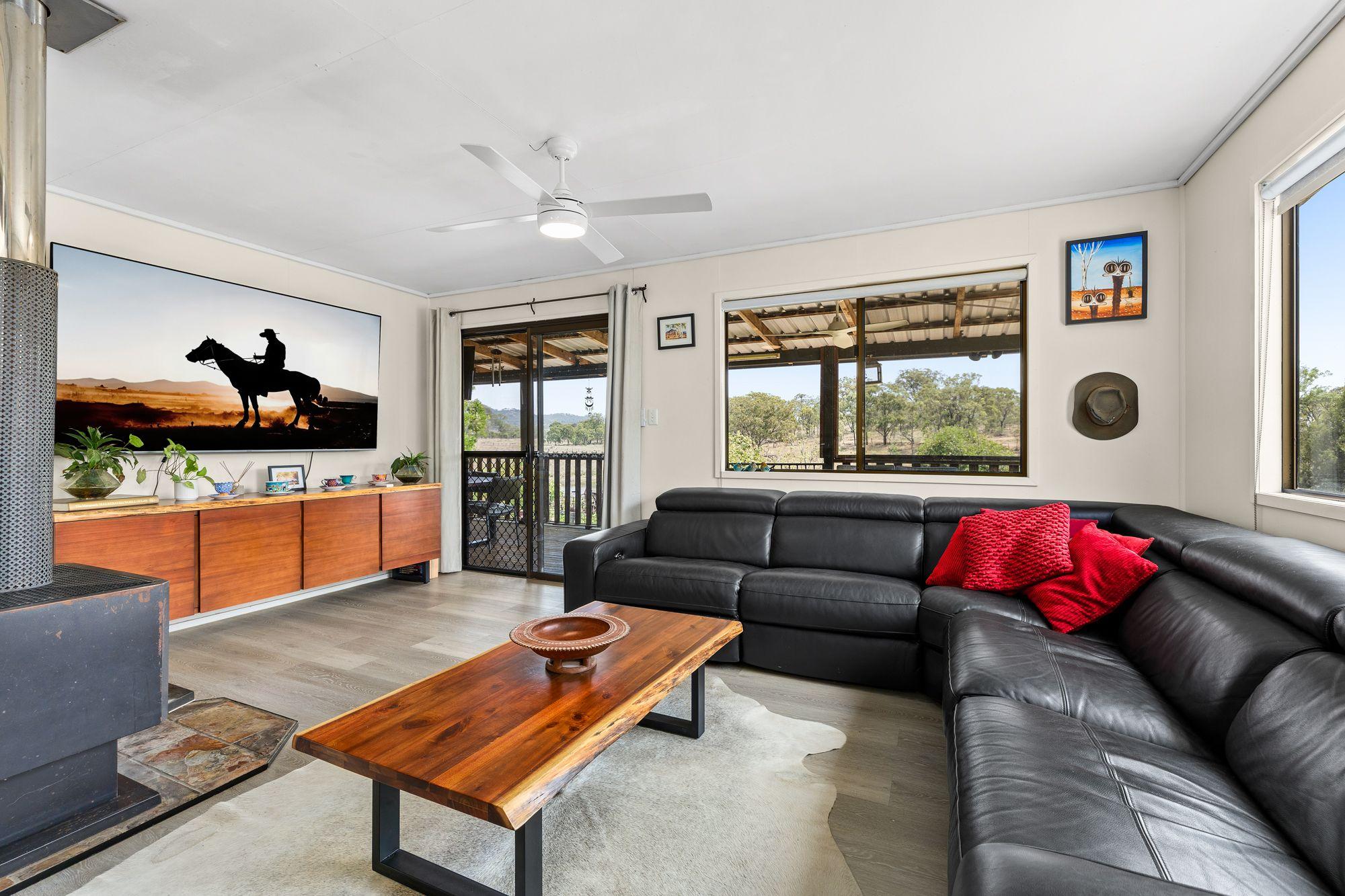 Mountain Views & Creekside Serenity - Your Rural Escape Awaits