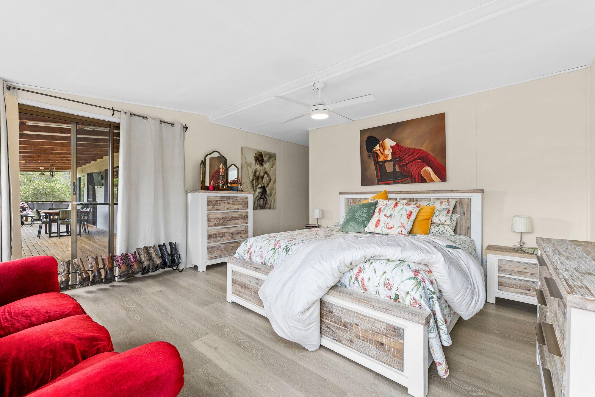 Mountain Views & Creekside Serenity - Your Rural Escape Awaits