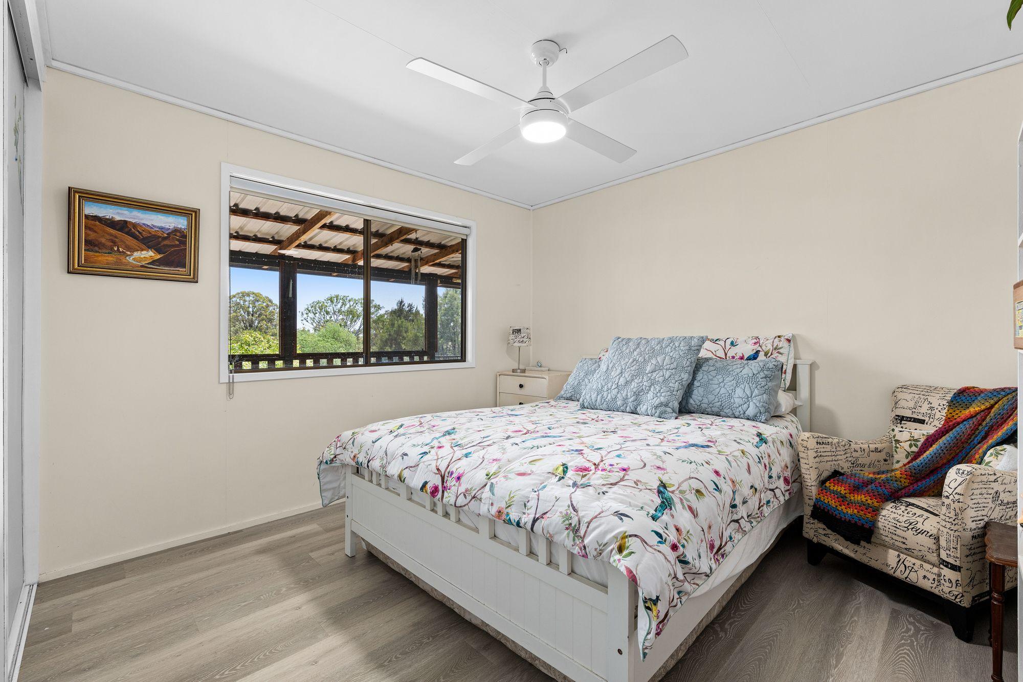 Mountain Views & Creekside Serenity - Your Rural Escape Awaits