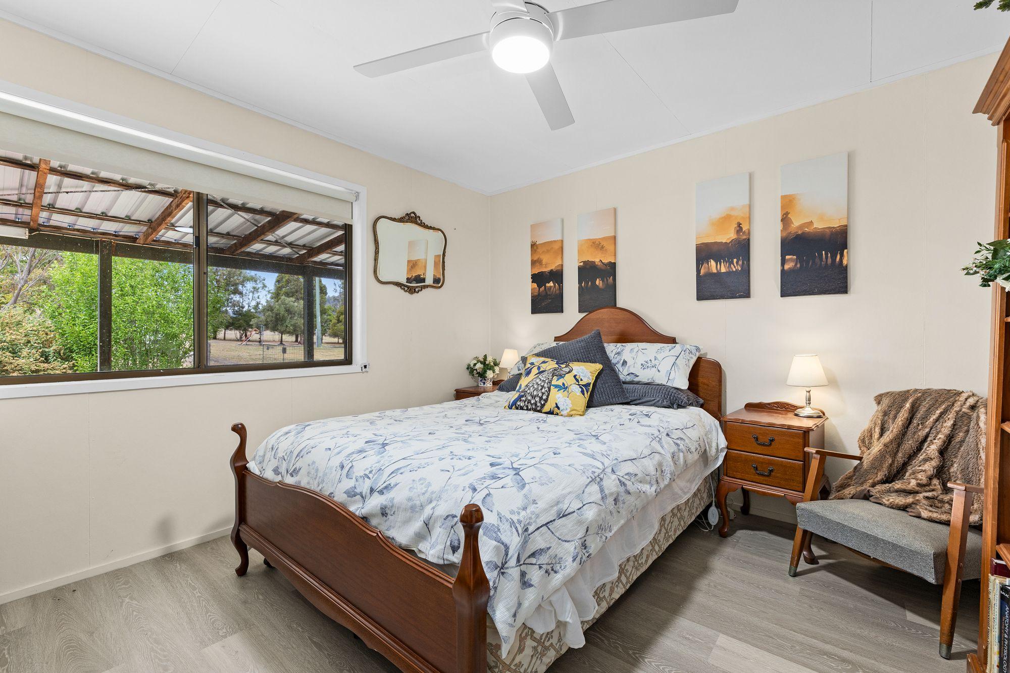 Mountain Views & Creekside Serenity - Your Rural Escape Awaits