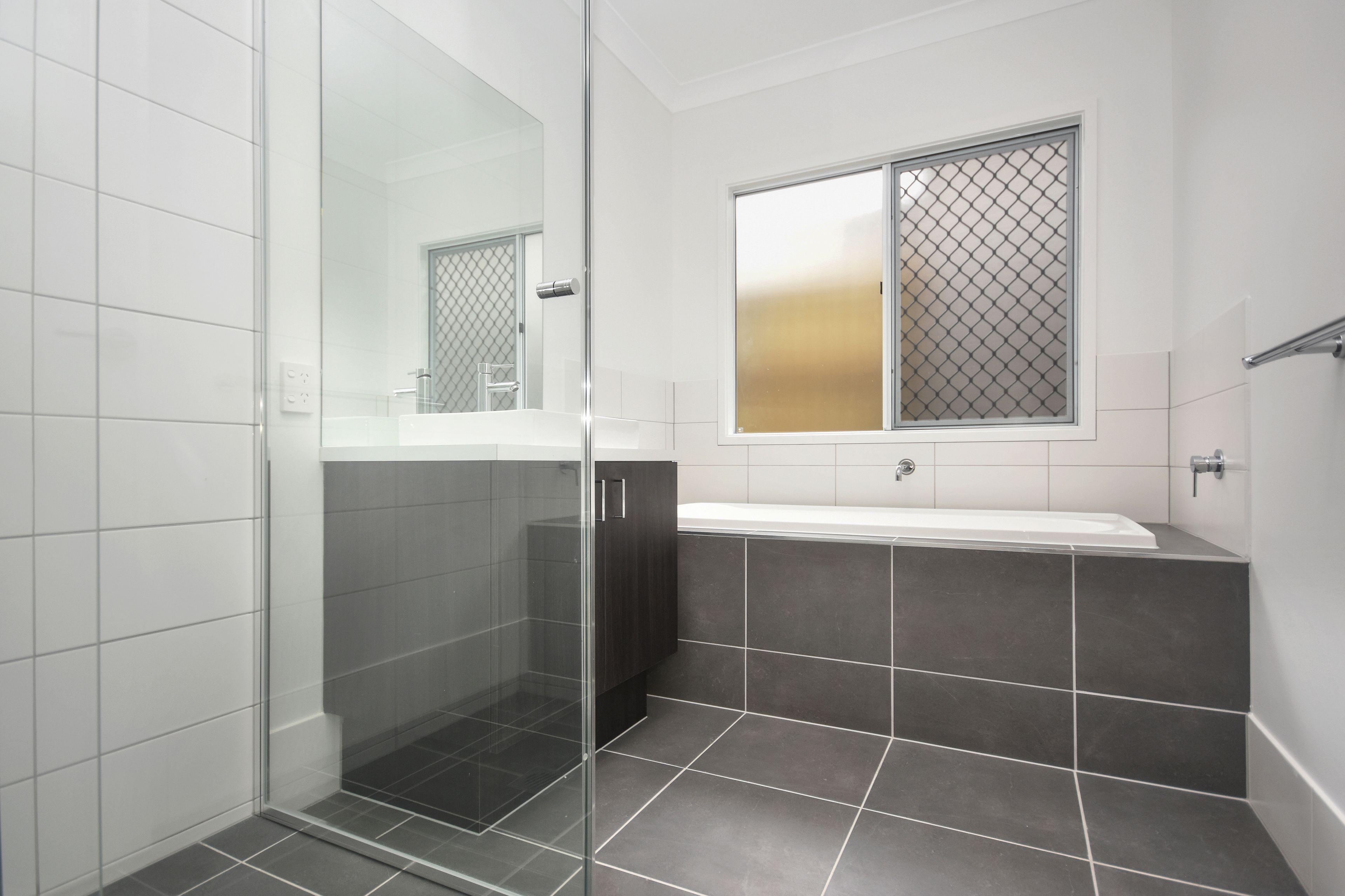 Beautiful 4 Bedroom Home In Narangba