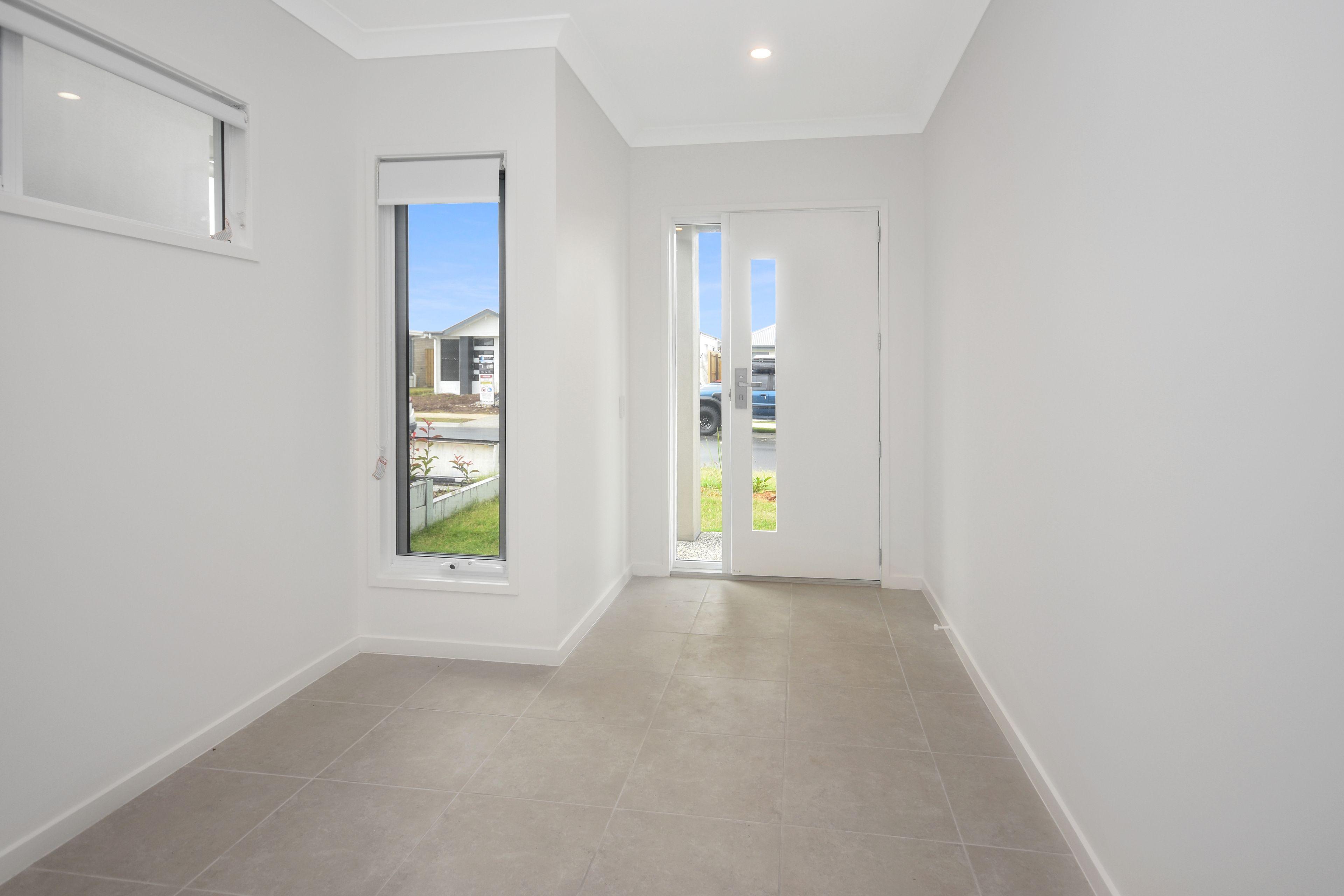 Beautiful 4 Bedroom Home In Narangba