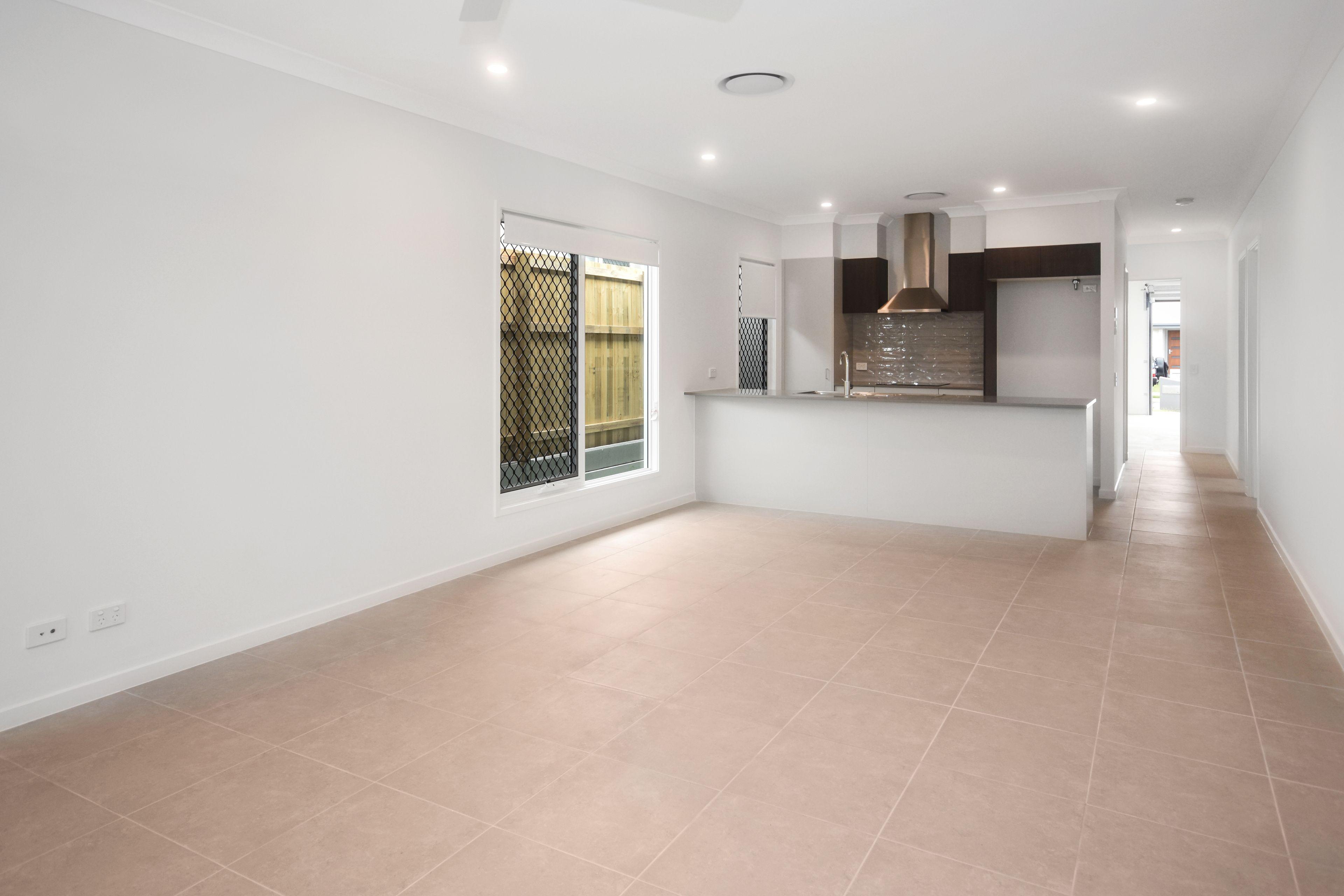 Beautiful 4 Bedroom Home In Narangba