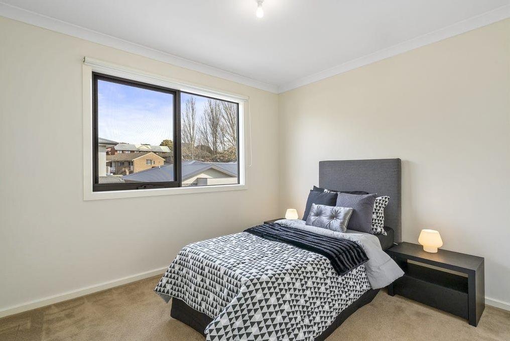 Lovely designer townhouse in the heart of Kilmore