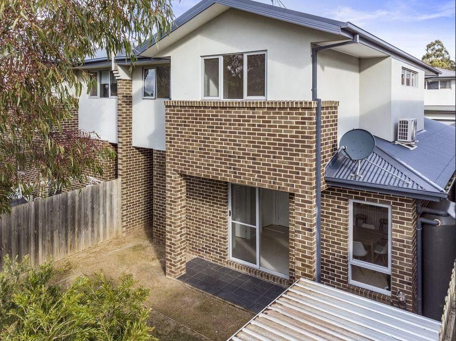 Lovely designer townhouse in the heart of Kilmore