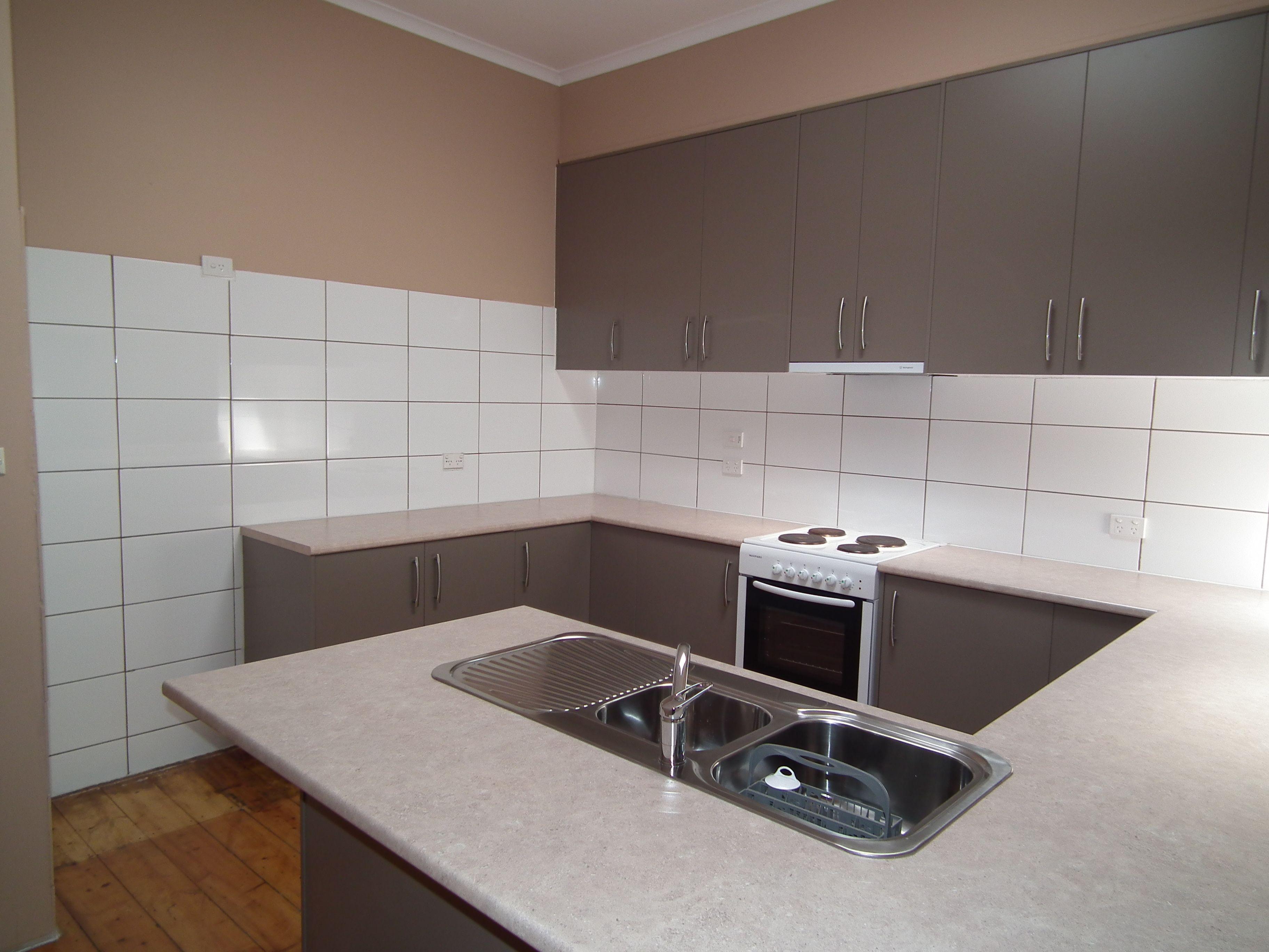 PLEASE CALL RAY WHITE OFFICE TO BOOK A VIEWING 03 57942777