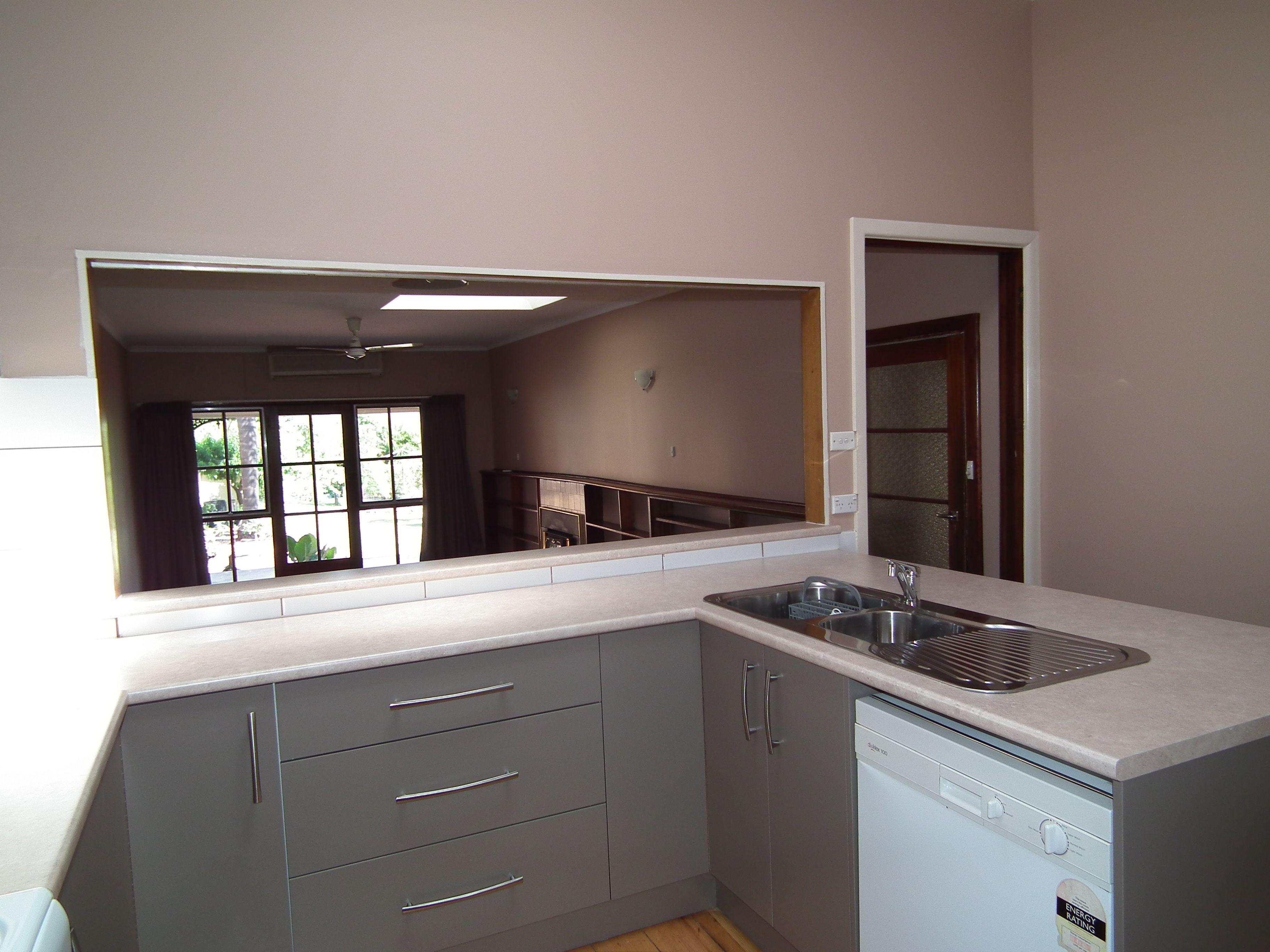 PLEASE CALL RAY WHITE OFFICE TO BOOK A VIEWING 03 57942777