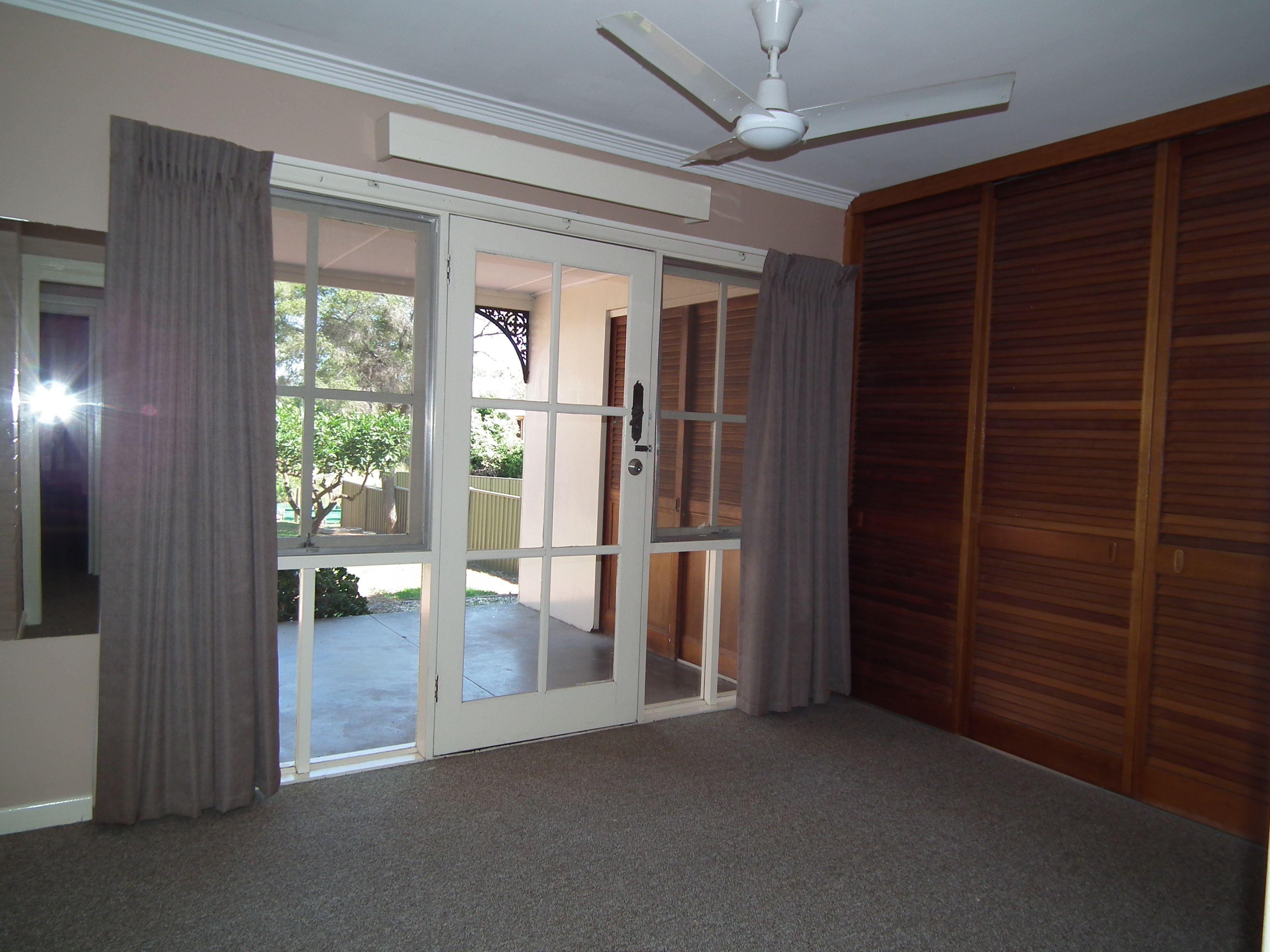 PLEASE CALL RAY WHITE OFFICE TO BOOK A VIEWING 03 57942777