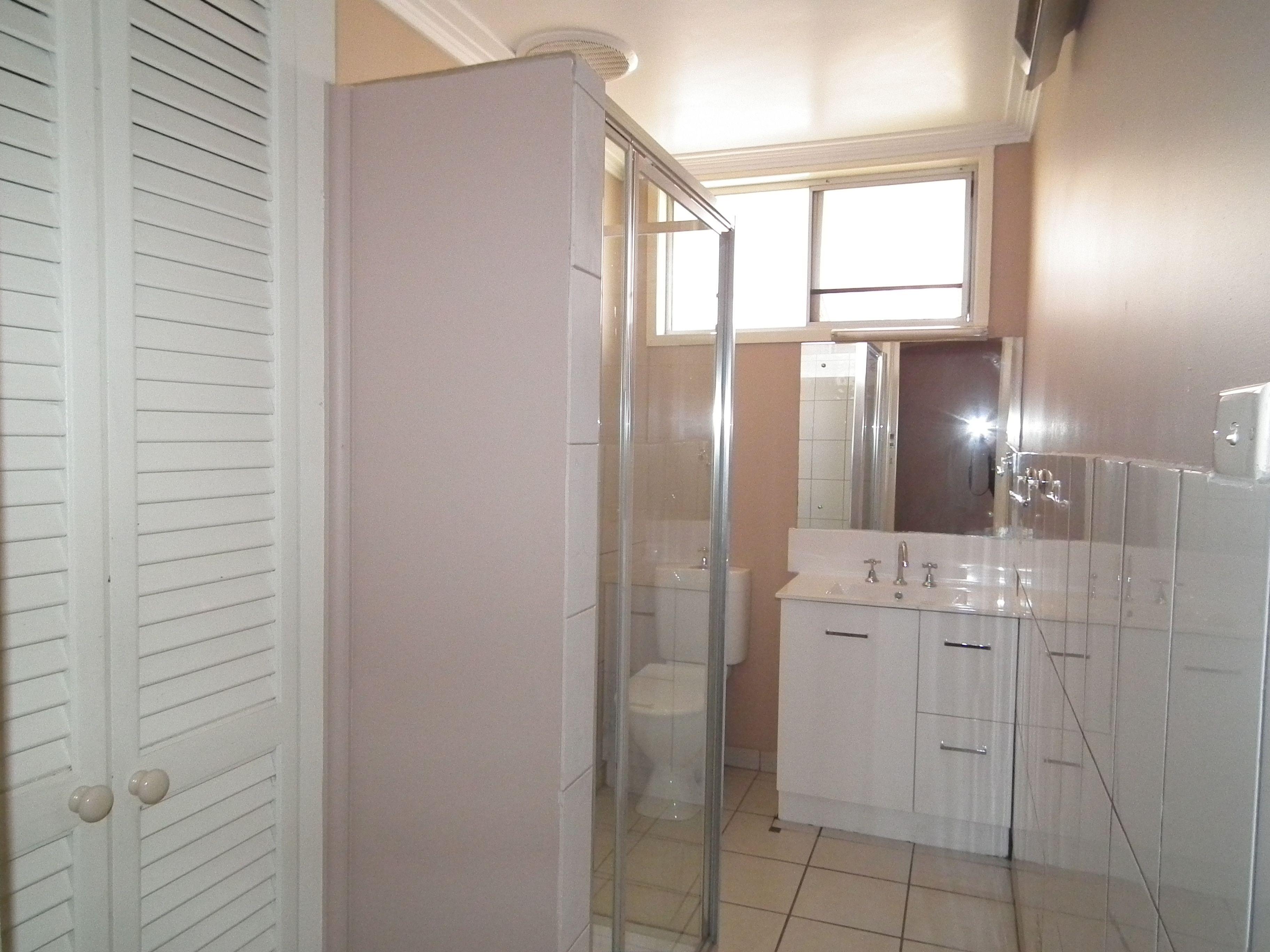 PLEASE CALL RAY WHITE OFFICE TO BOOK A VIEWING 03 57942777