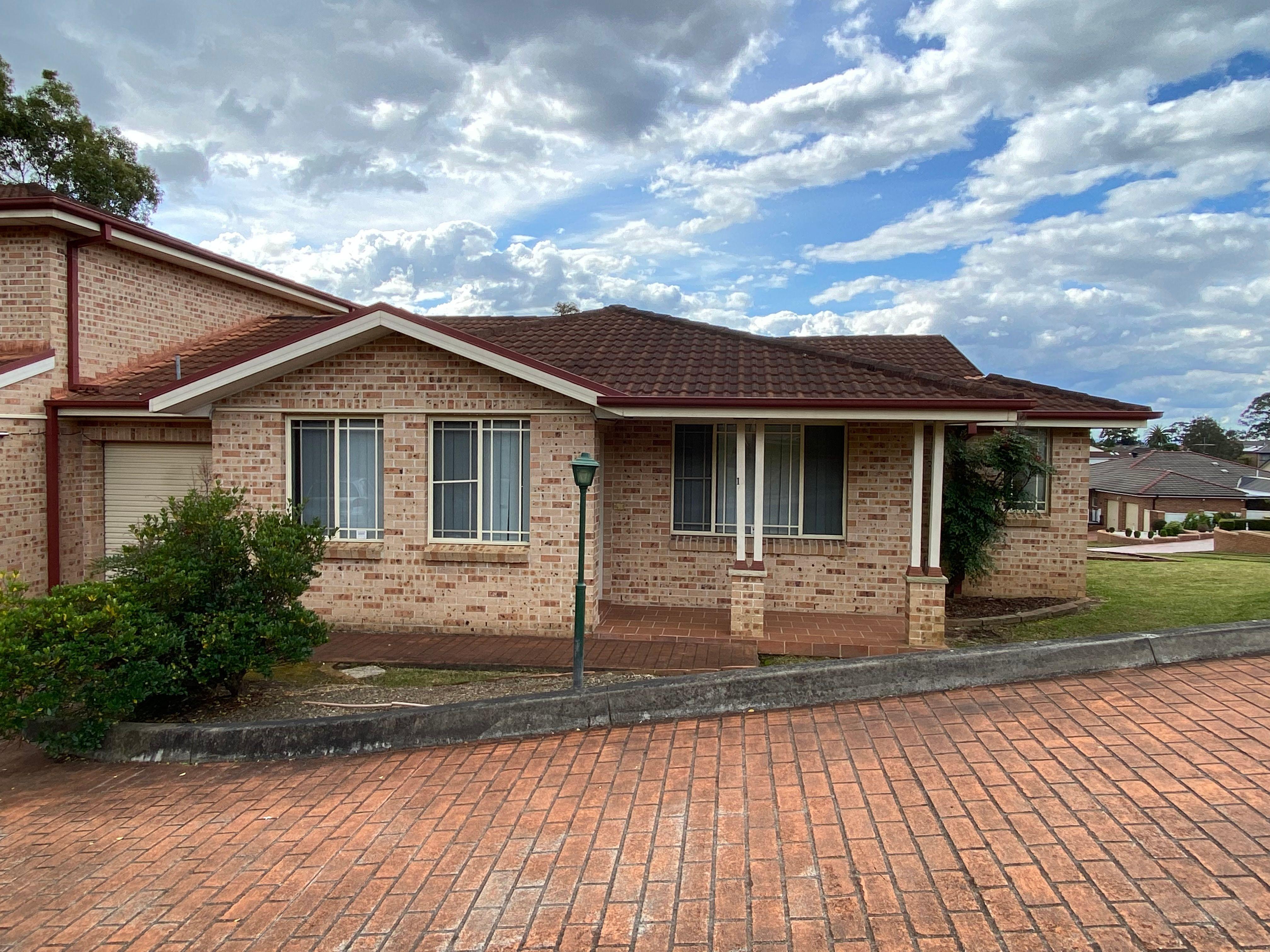 Prop-GPT: Villa: NSW Edensor Park, NSW 2176 Nice Size Villa