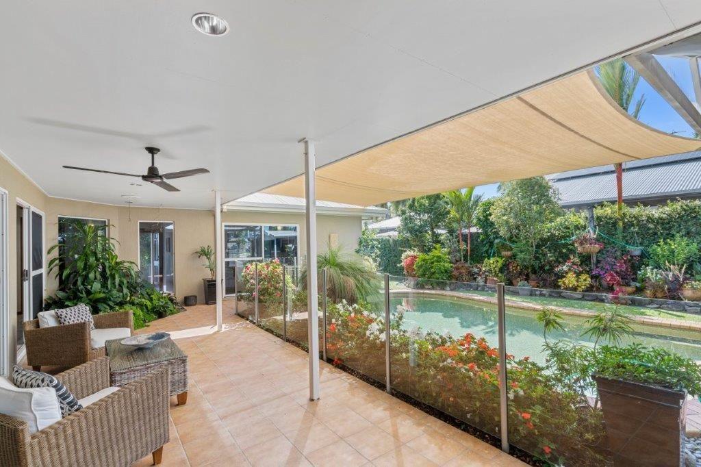 Prop-GPT: House: QLD Palm Cove, QLD 4879 Palm Cove Residence 5-minute walk to the beach
