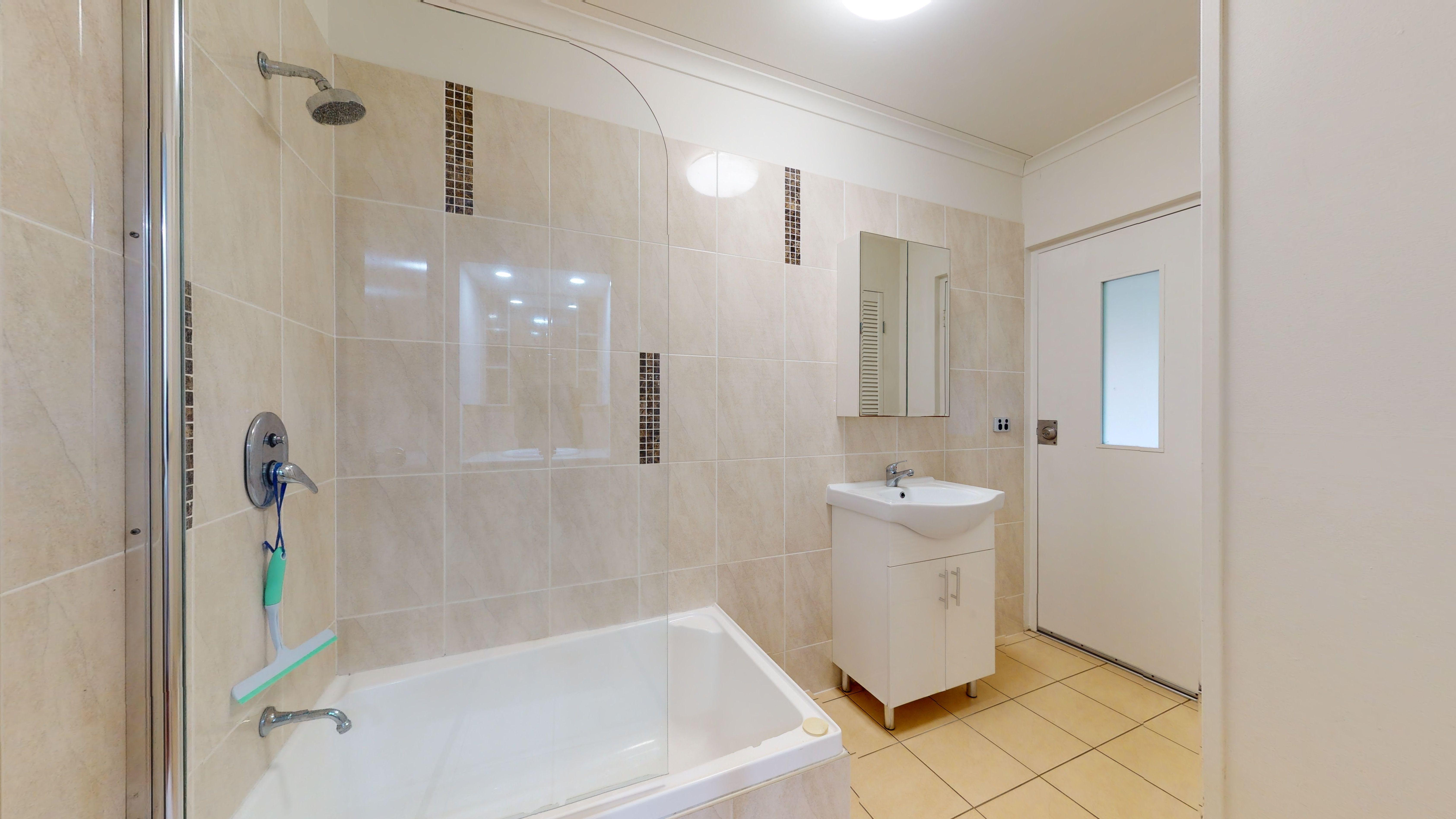 SHAREHOUSE ROOM AVAILABLE- $230 per week