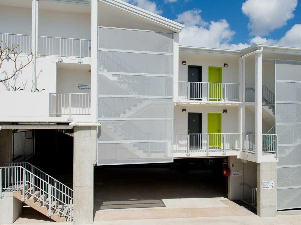 Prop-GPT: Unit: QLD West Gladstone, QLD 4680 MODERN STUDIO APARTMENT