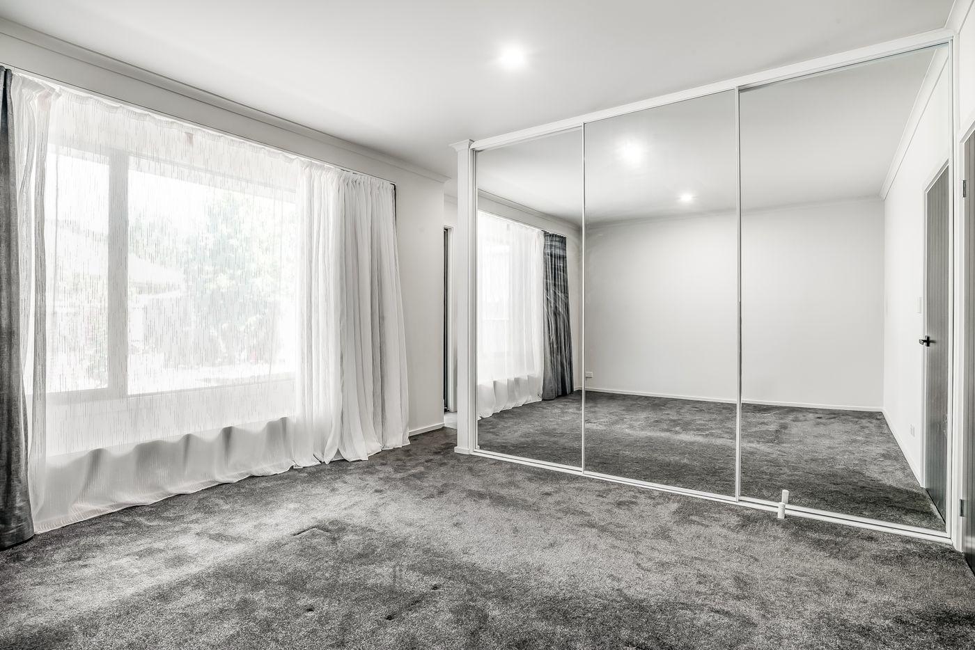 Spacious & Stylish 5-Bedroom Family Haven in Largs Bay