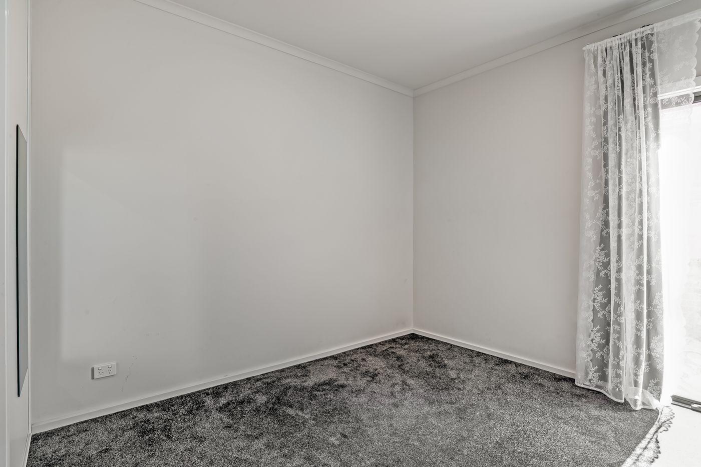 Spacious & Stylish 5-Bedroom Family Haven in Largs Bay