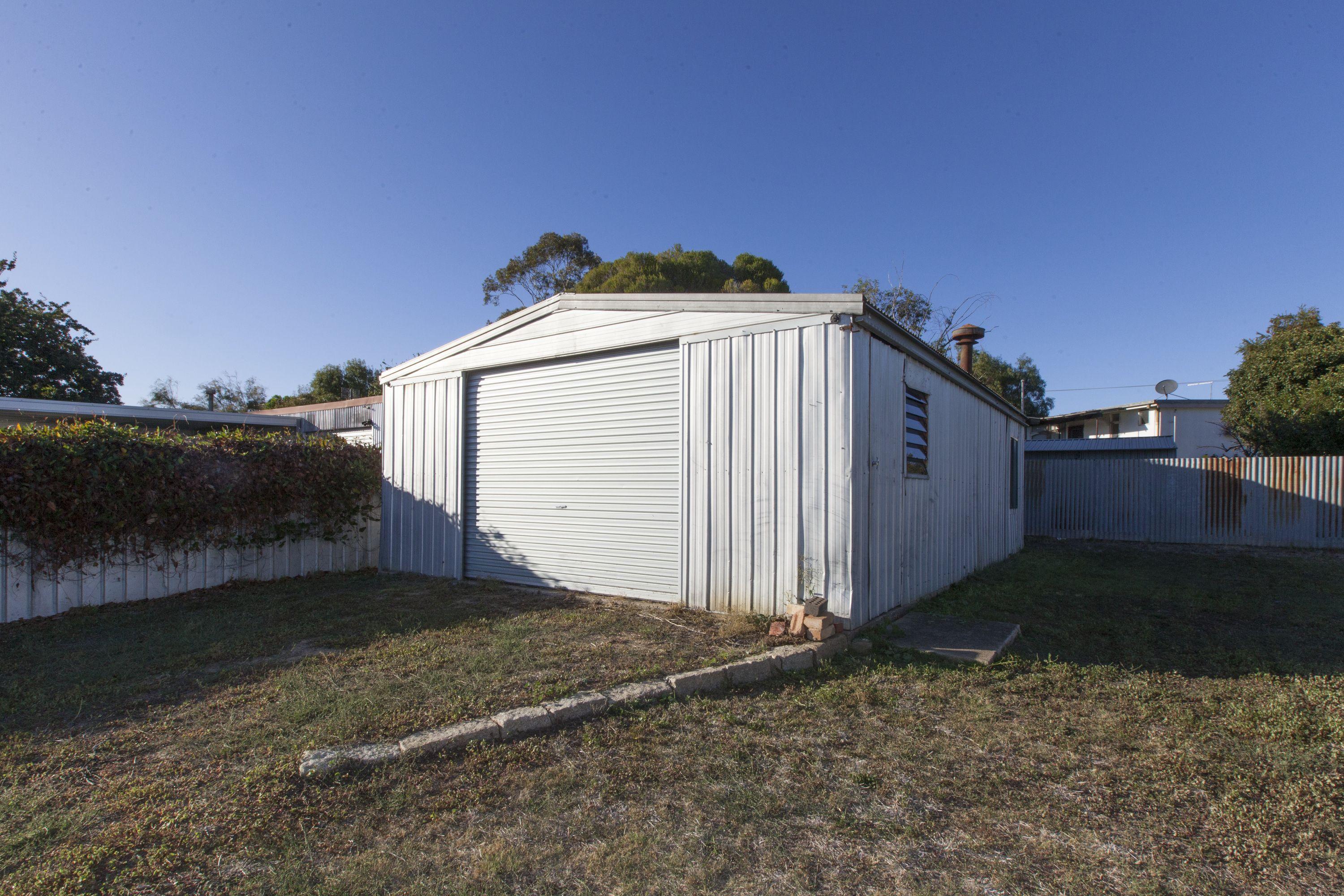 One bedroom home with study & a self contained bungalow