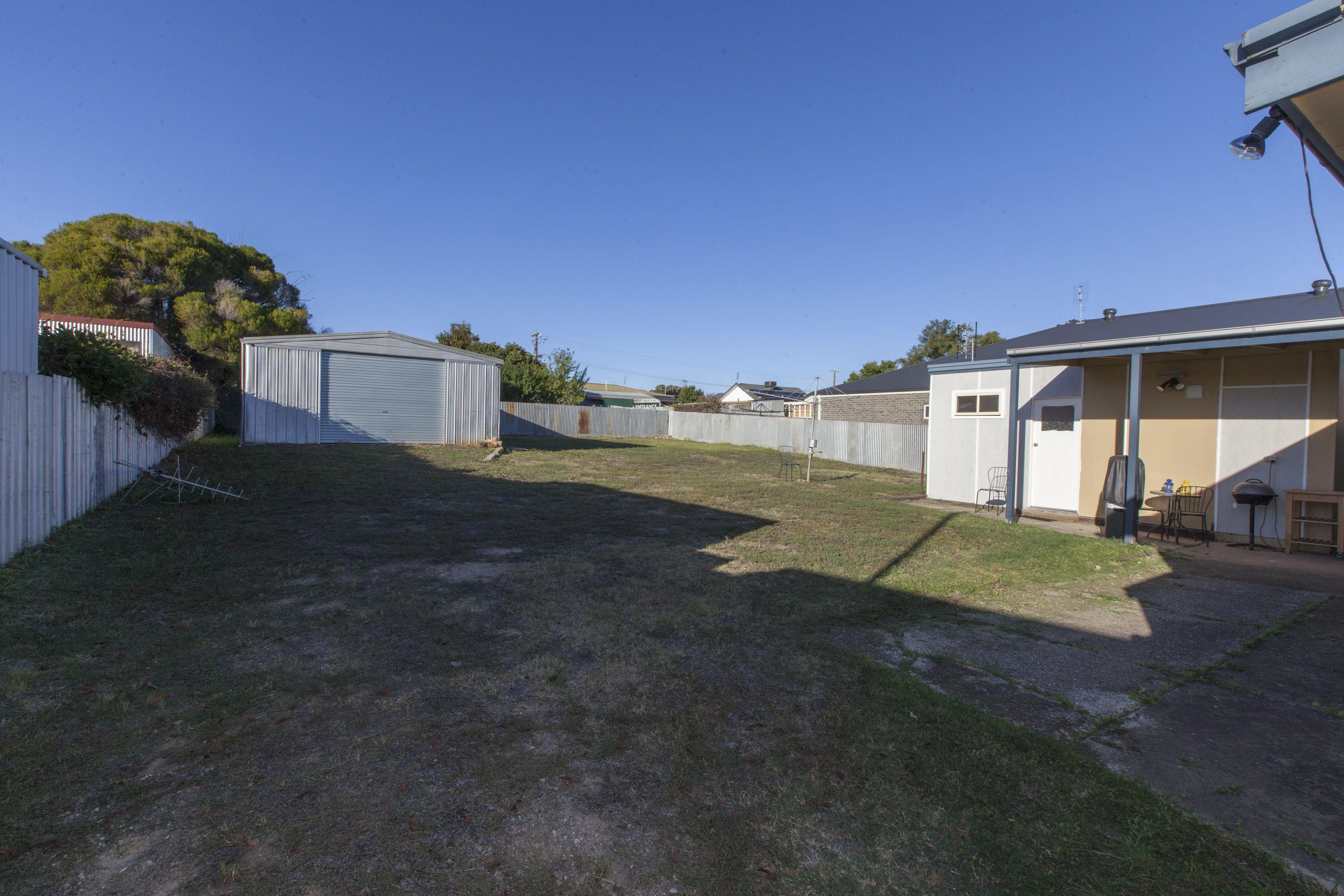 One bedroom home with study & a self contained bungalow