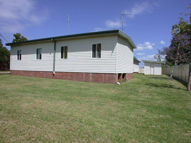 Prop-GPT: House: NSW Mannering Park, NSW 2259 2 bedroom flat in a Great Location!