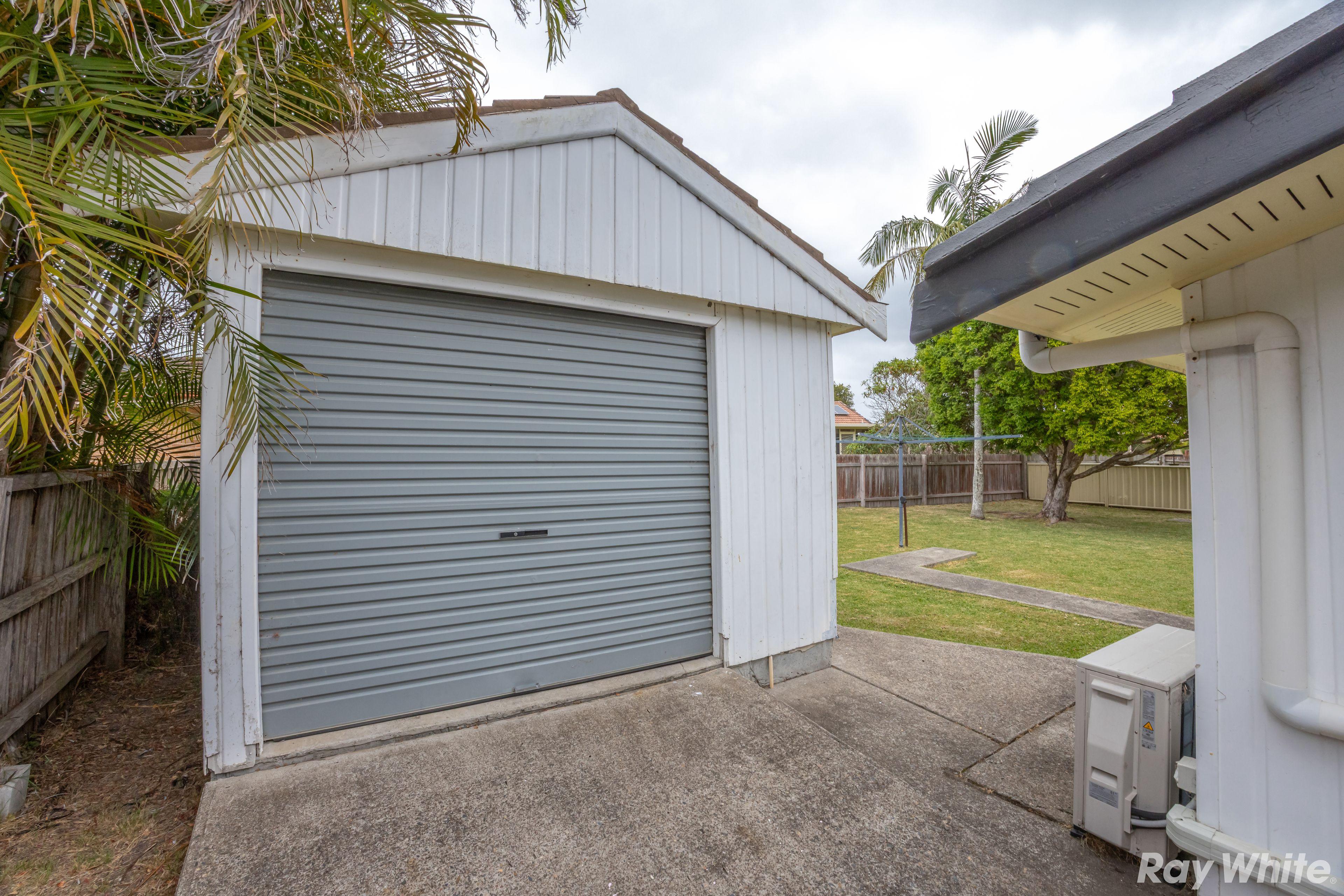 3 BEDROOM HOME WITH SPACIOUS YARD!!