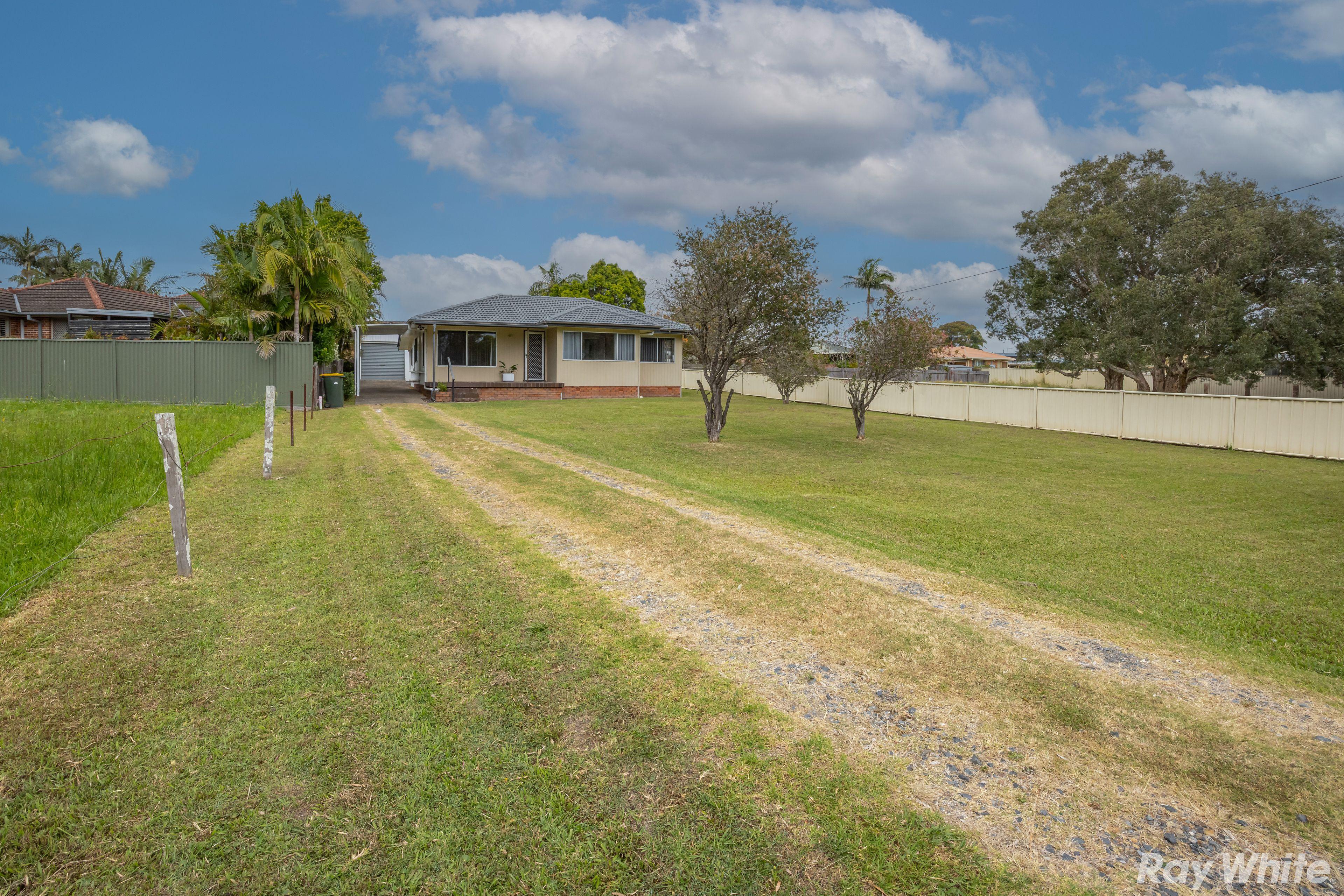 3 BEDROOM HOME WITH SPACIOUS YARD!!