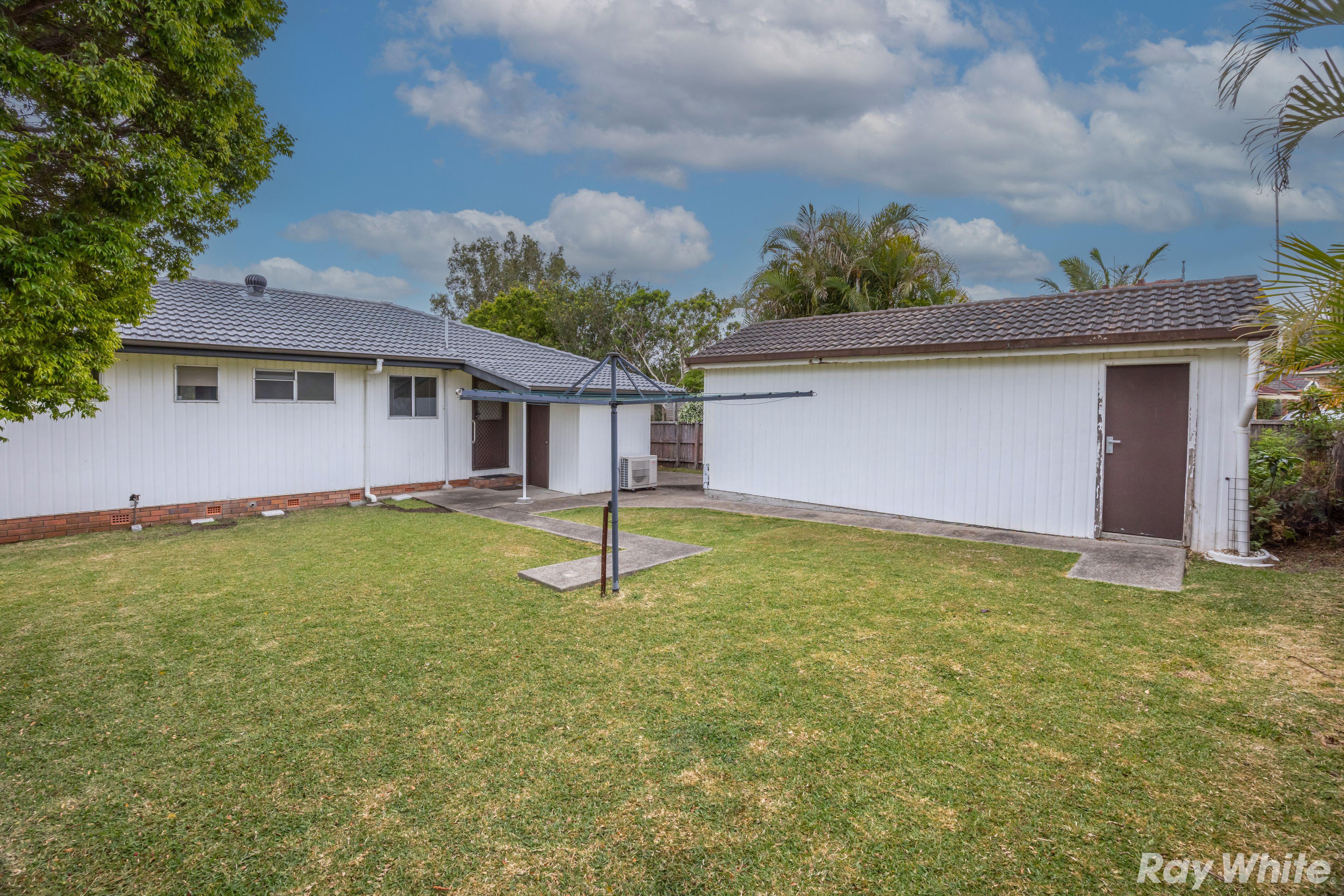 3 BEDROOM HOME WITH SPACIOUS YARD!!