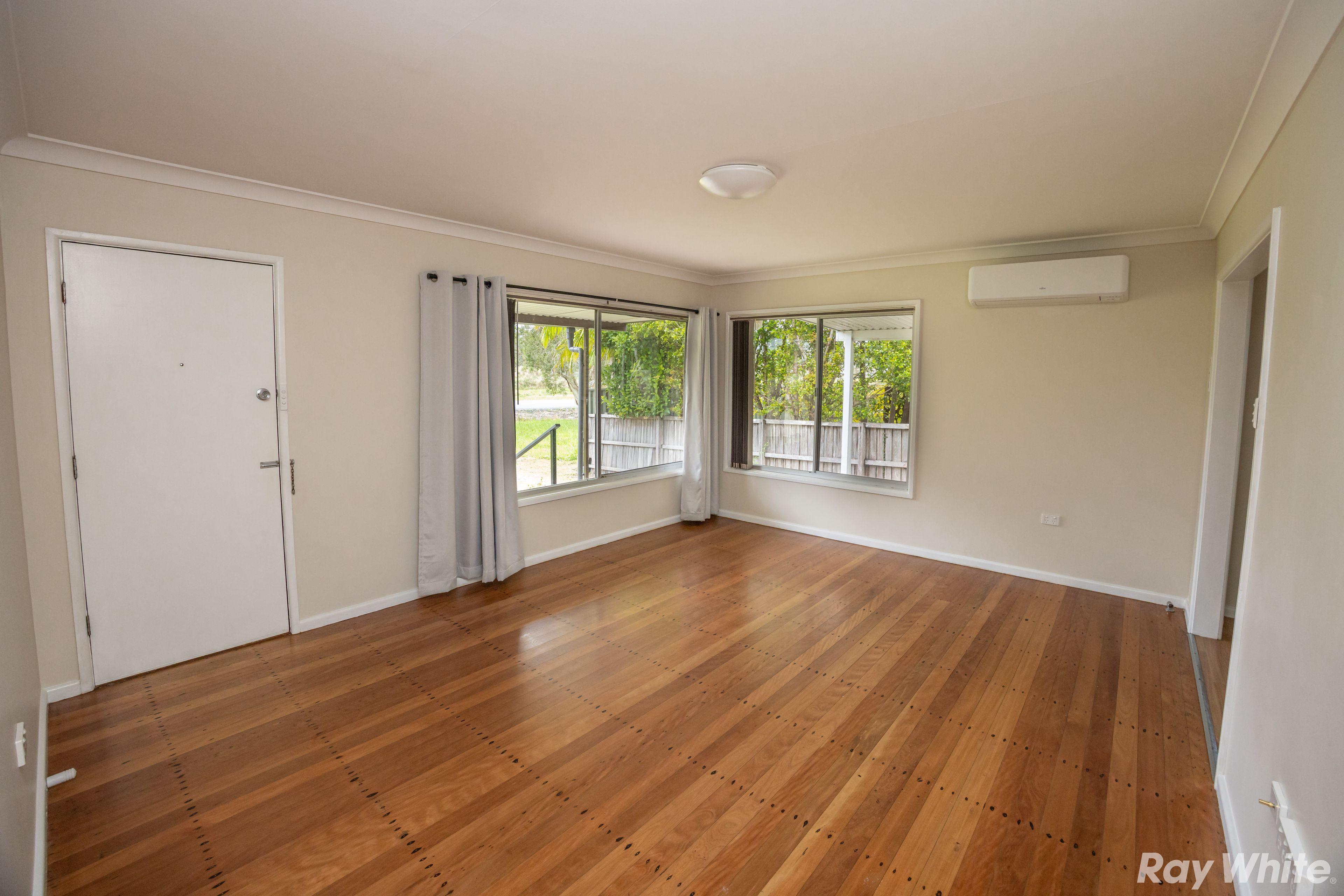 3 BEDROOM HOME WITH SPACIOUS YARD!!