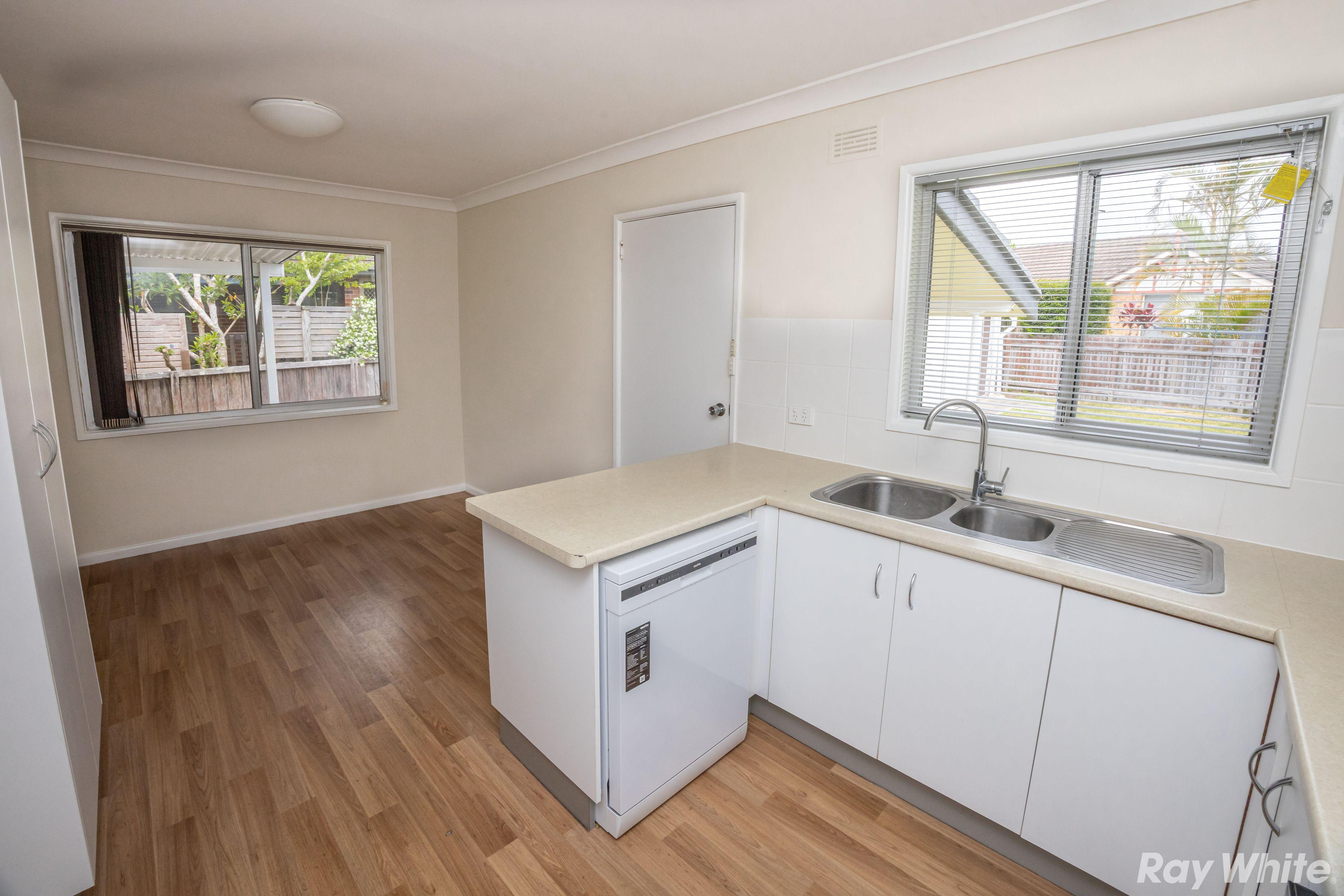 3 BEDROOM HOME WITH SPACIOUS YARD!!