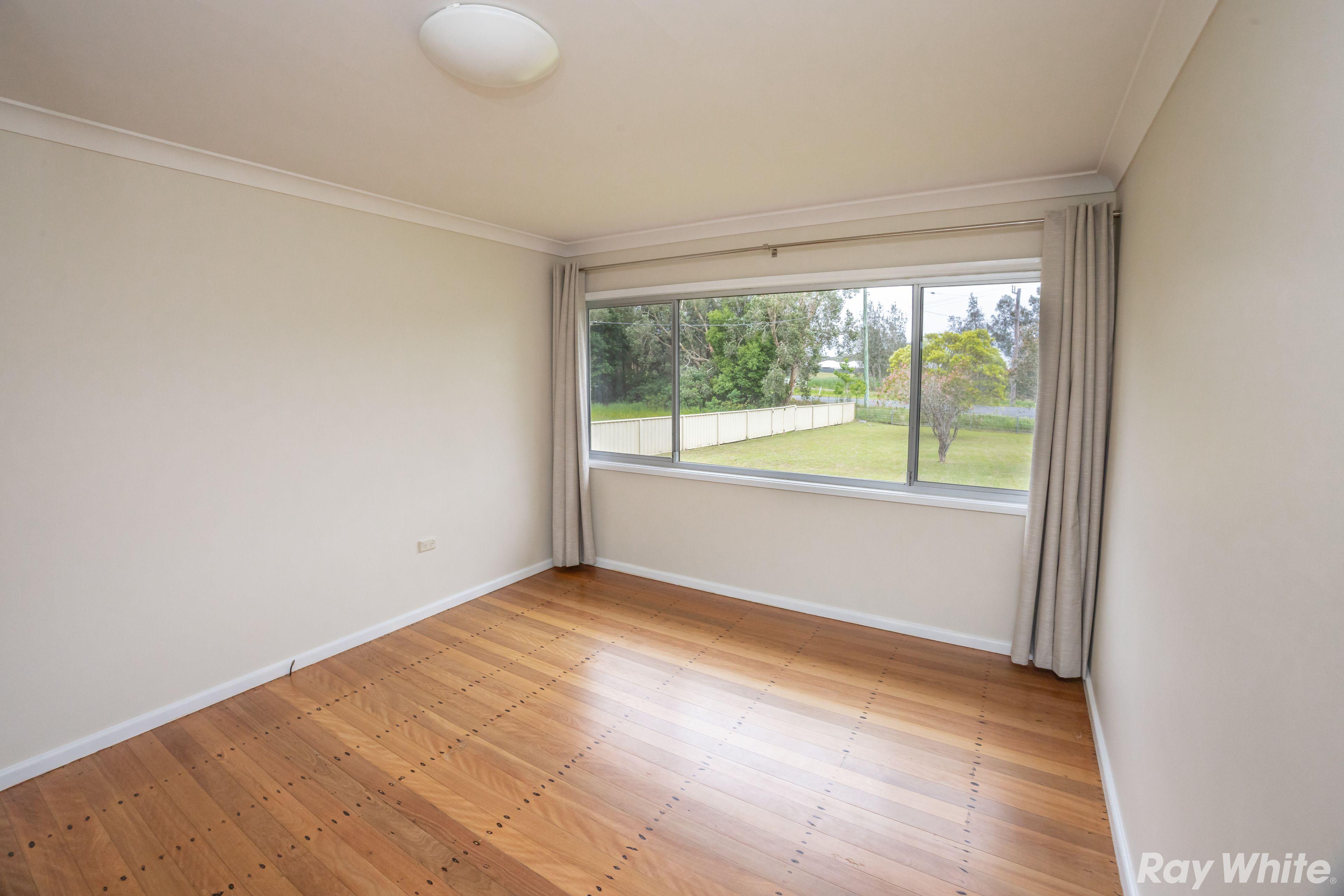 3 BEDROOM HOME WITH SPACIOUS YARD!!