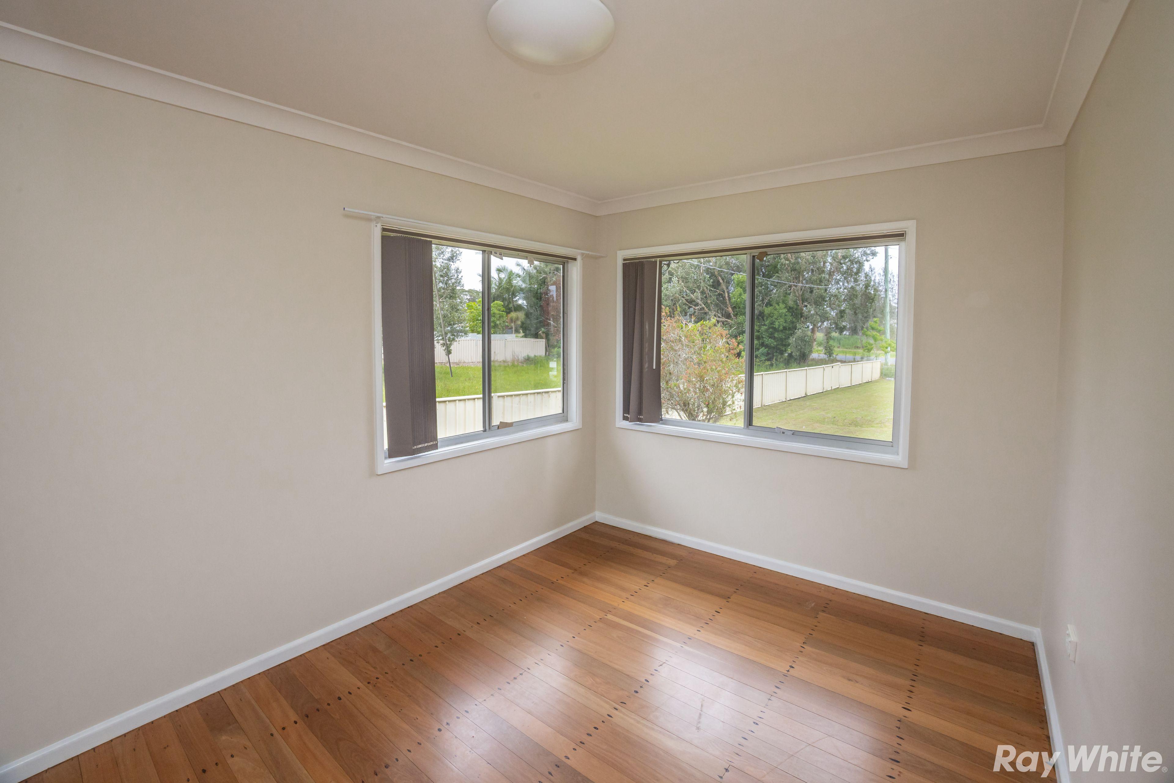 3 BEDROOM HOME WITH SPACIOUS YARD!!