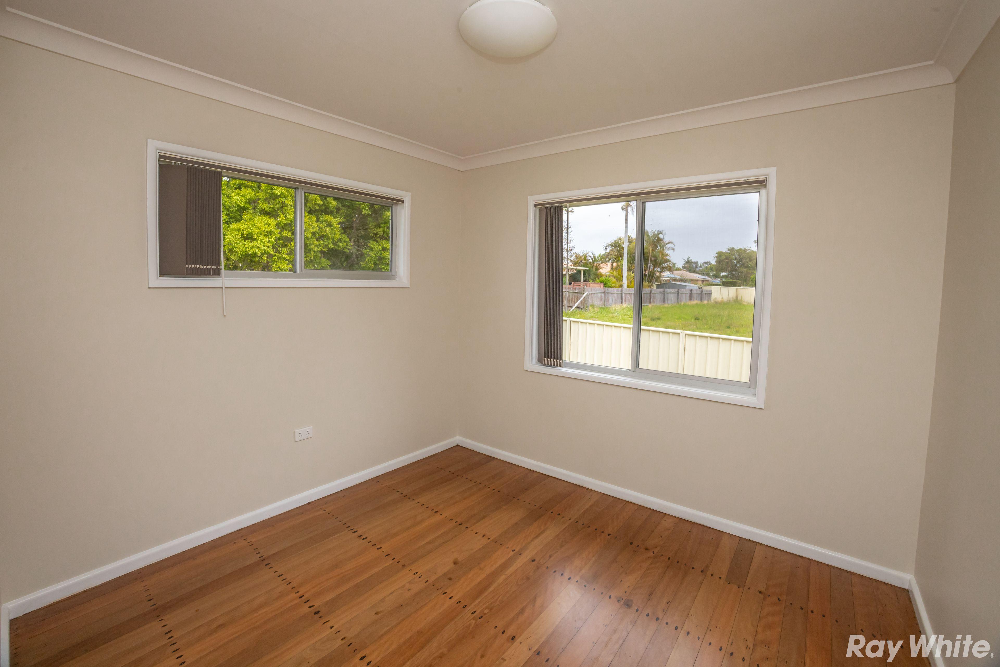 3 BEDROOM HOME WITH SPACIOUS YARD!!