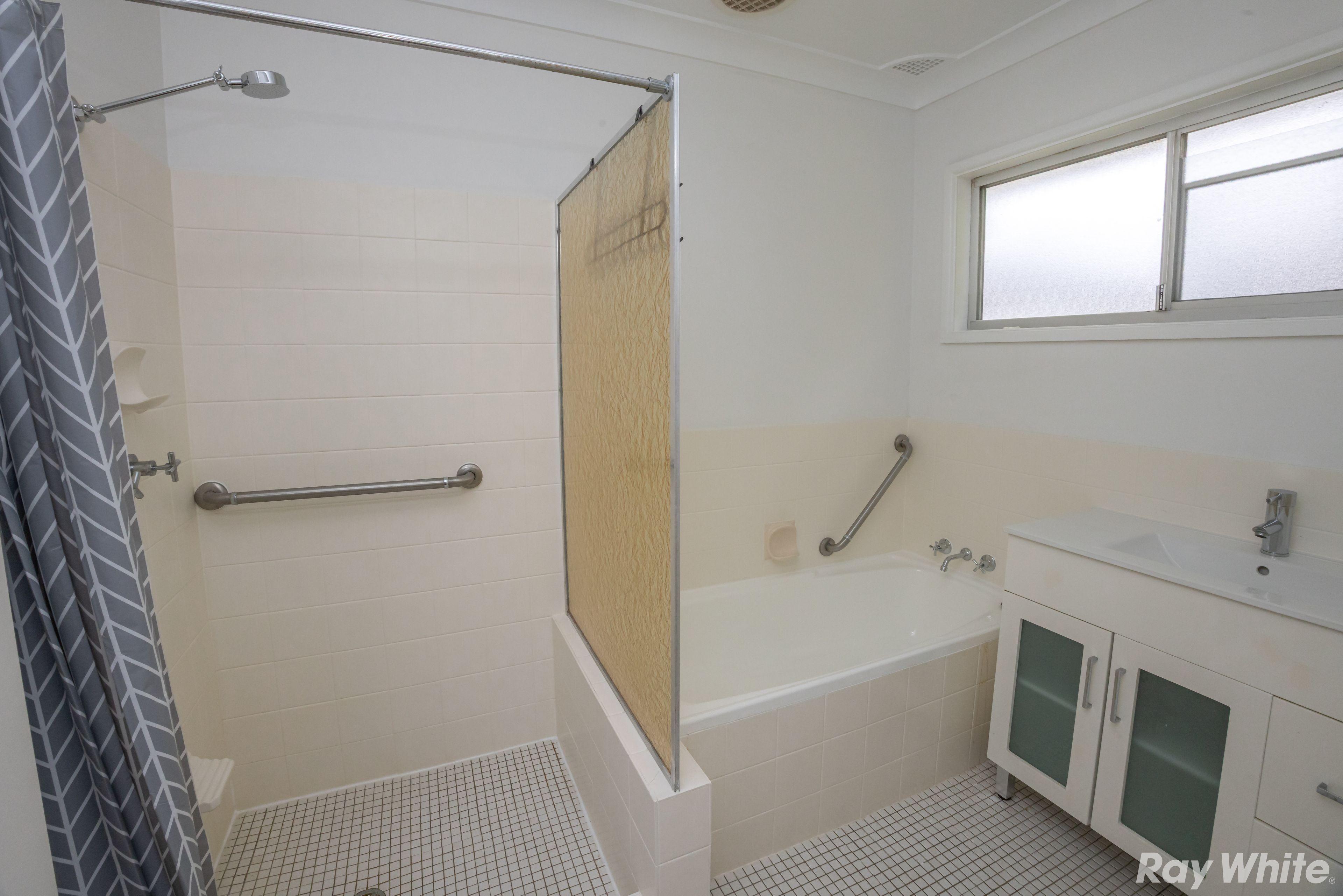 3 BEDROOM HOME WITH SPACIOUS YARD!!