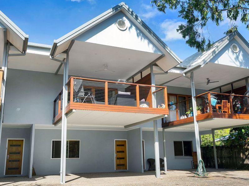 Prop-GPT: Unit: QLD Holloways Beach, QLD 4878 STUNNING SEASIDE HOLLOWAYS HOME