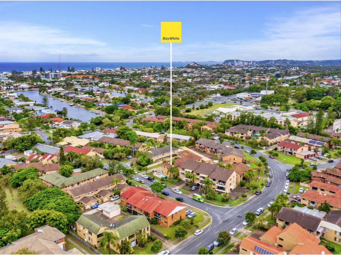 Light Filled Top Floor Unit in Very Quiet Building