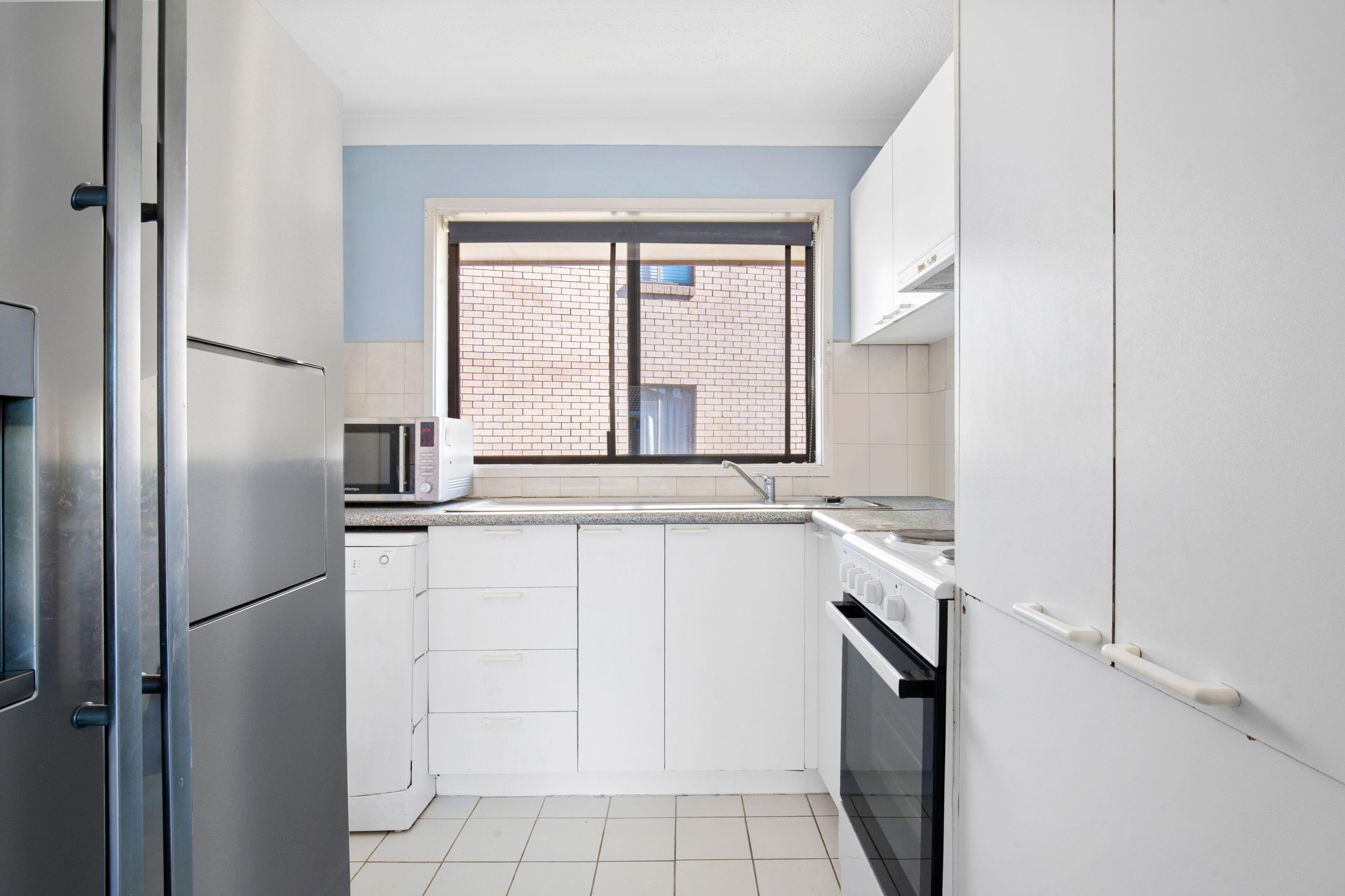 Light Filled Top Floor Unit in Very Quiet Building