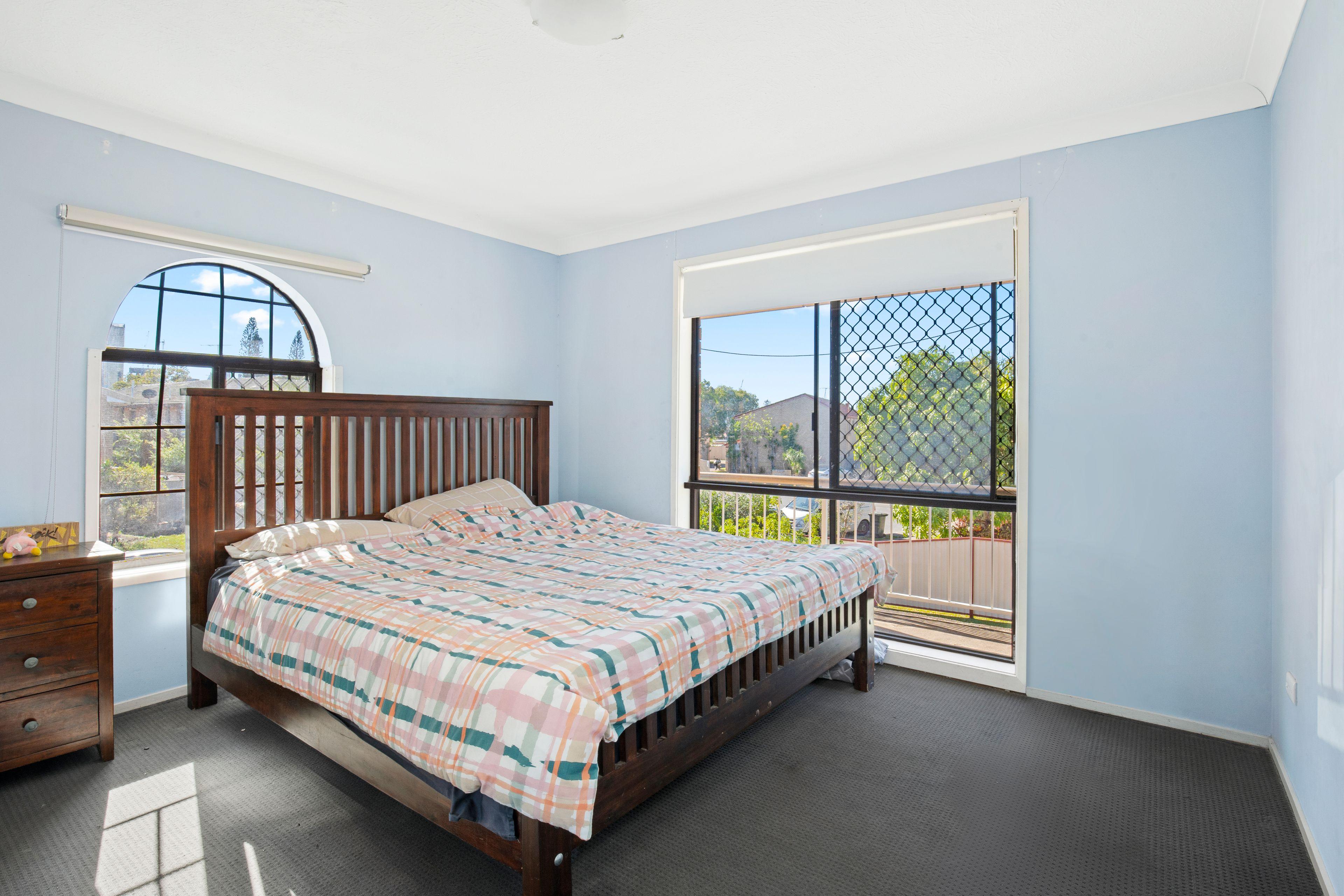 Light Filled Top Floor Unit in Very Quiet Building