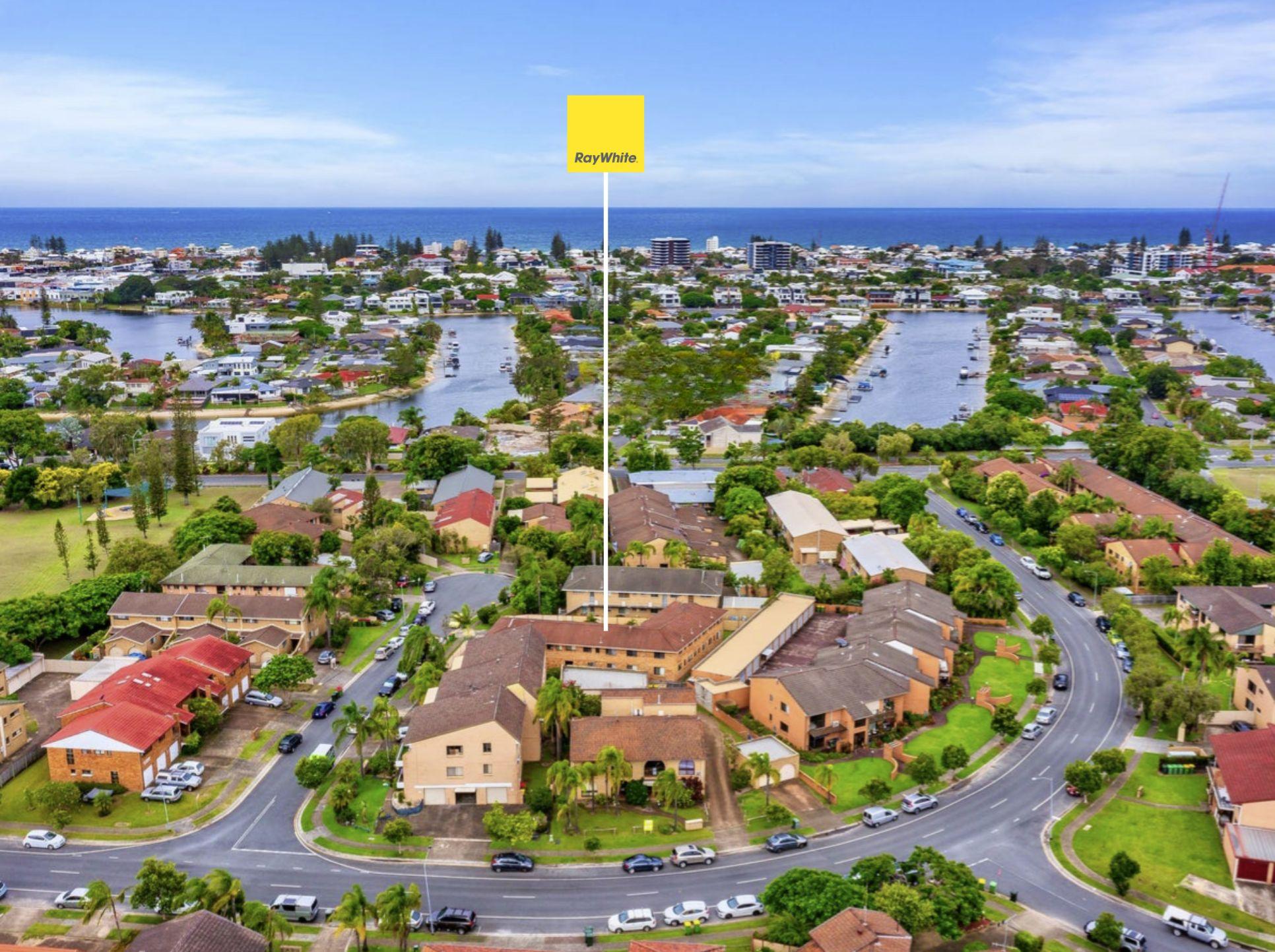 Light Filled Top Floor Unit in Very Quiet Building