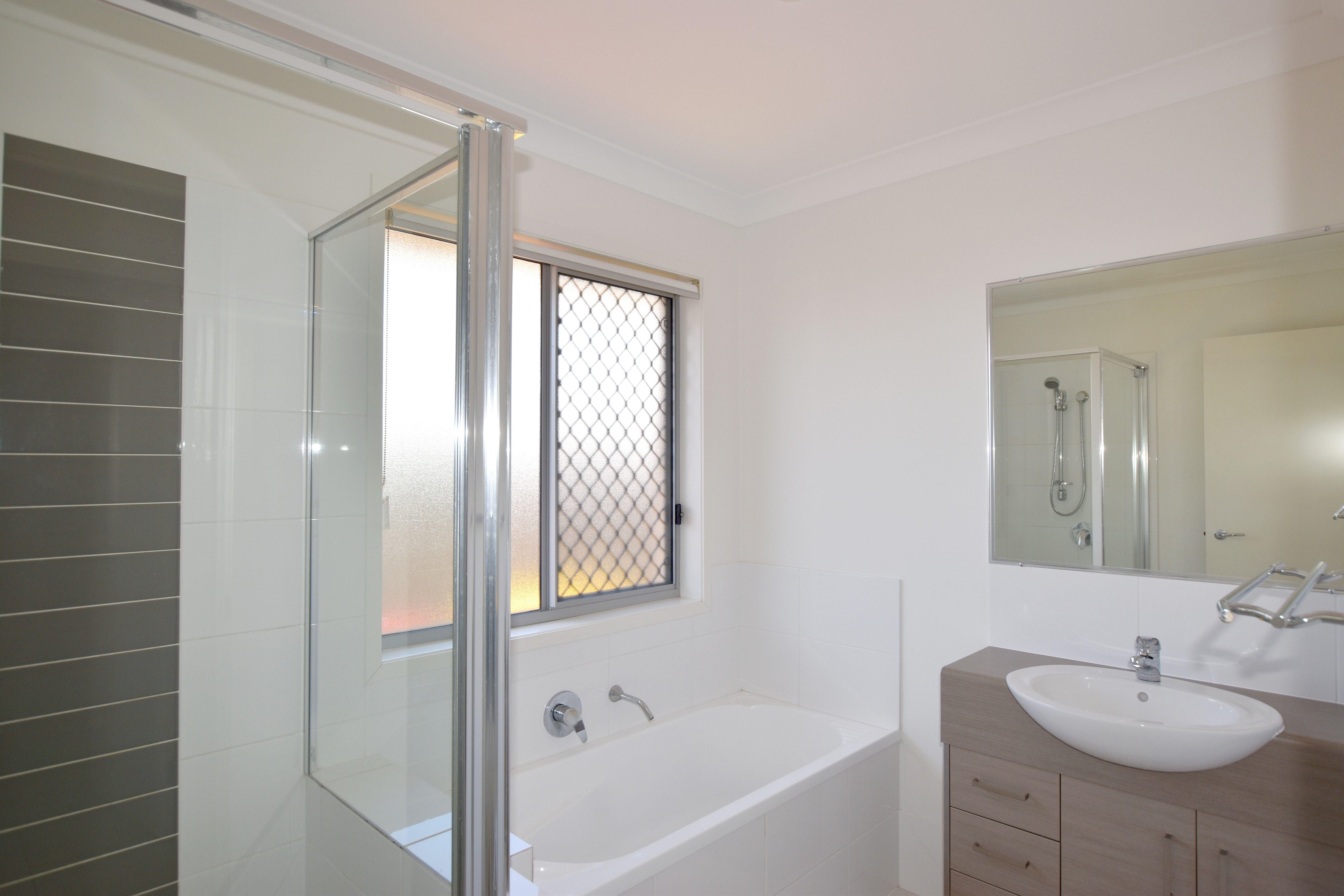 SPACIOUS MODERN FAMILY HOME