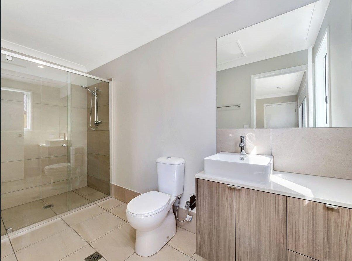 One Bedroom Modern Duplex !