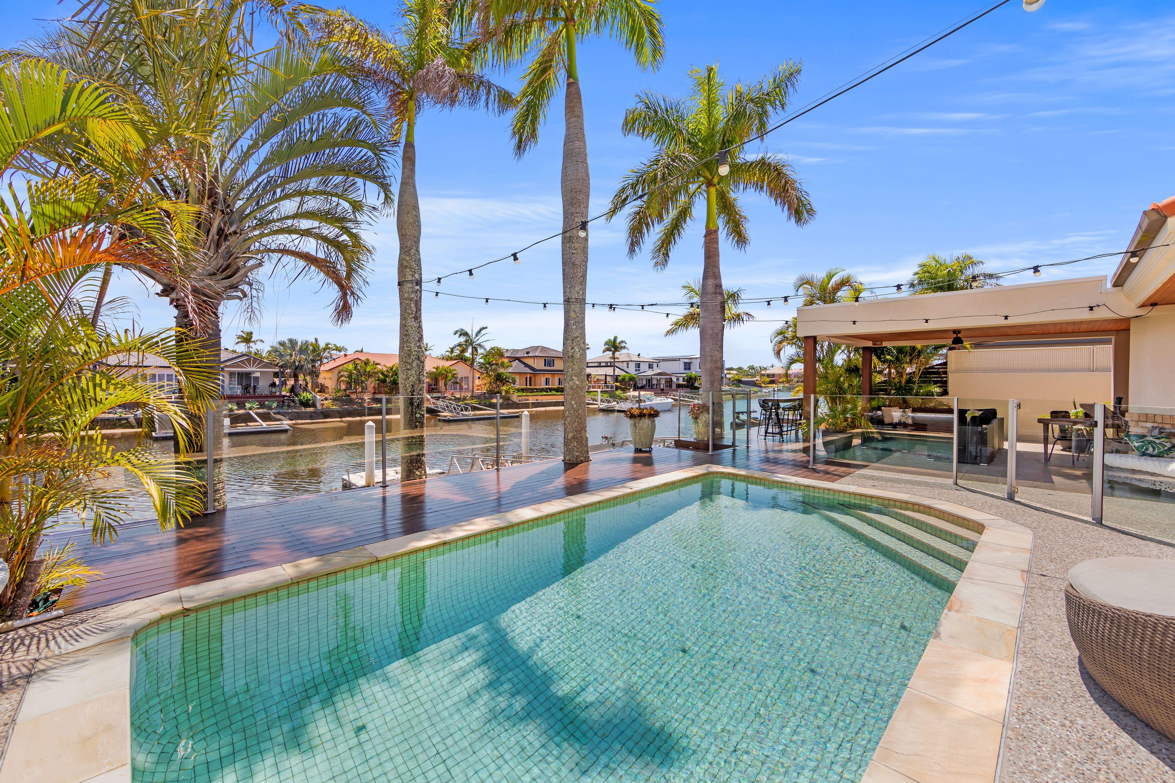 Luxury Canal Front Family Home