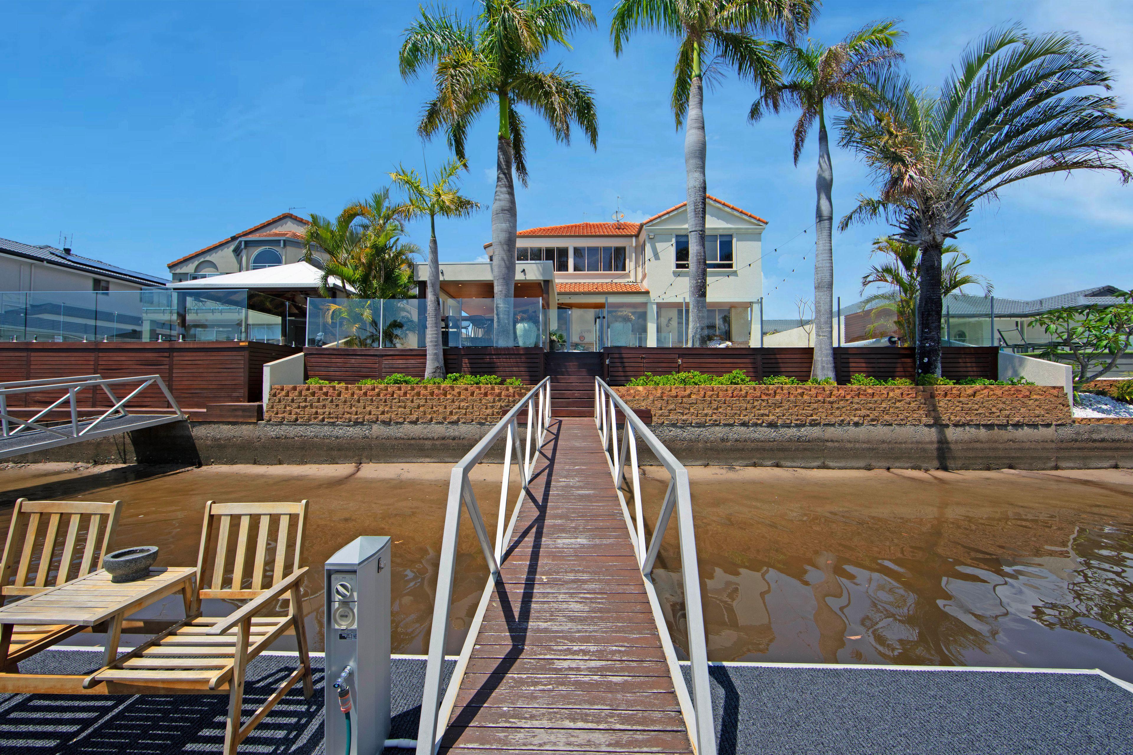 Luxury Canal Front Family Home