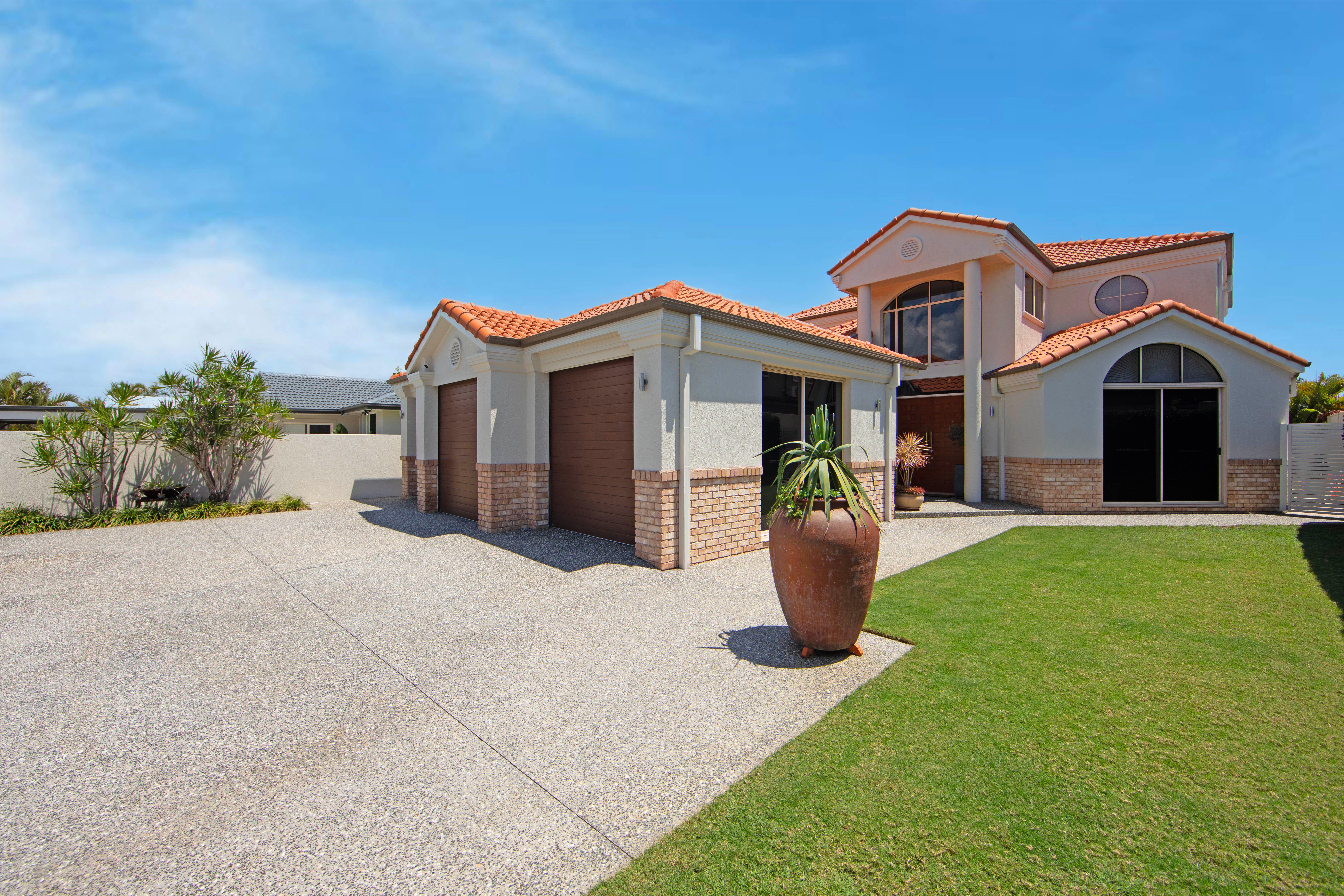 Luxury Canal Front Family Home
