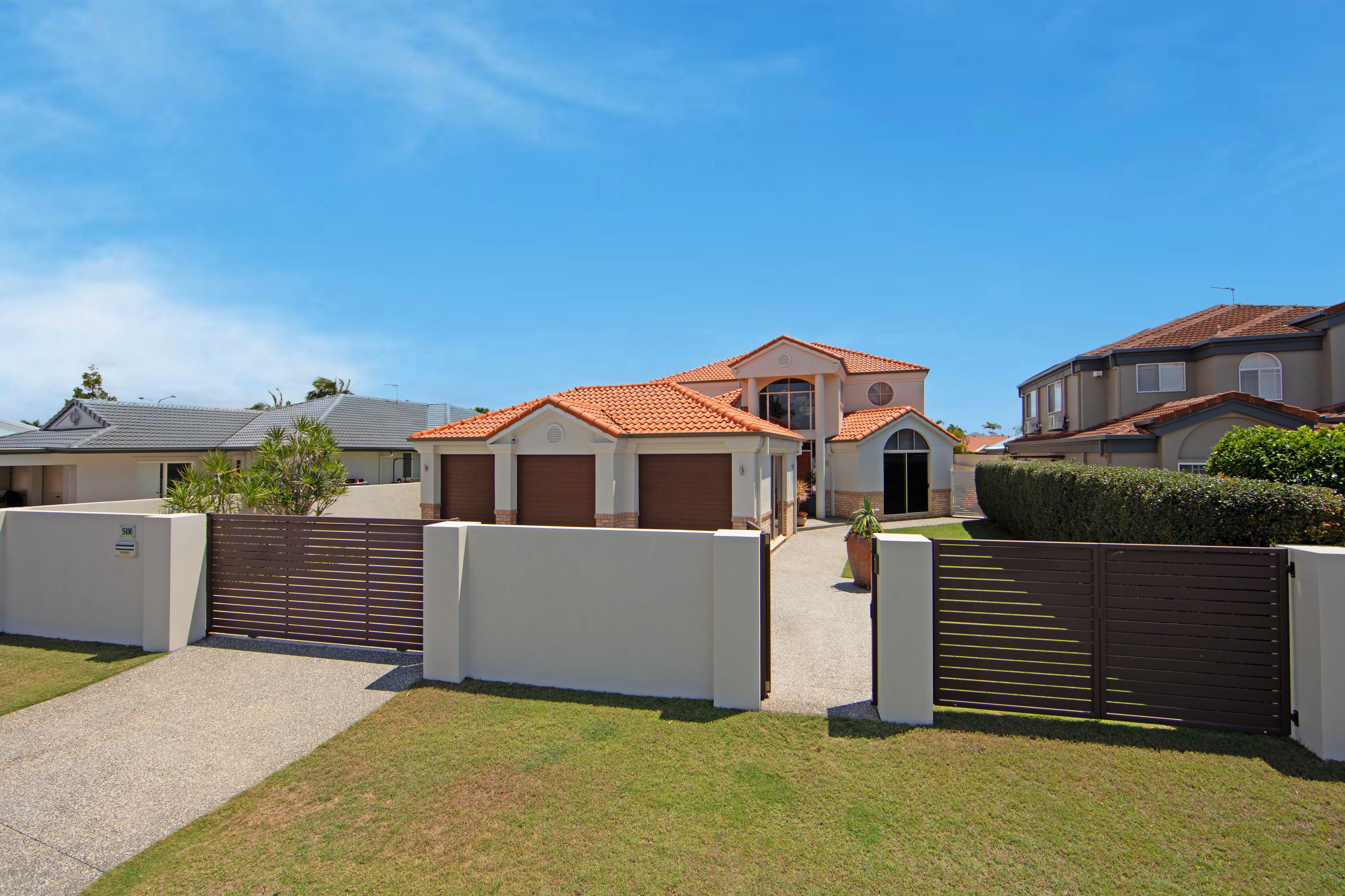 Luxury Canal Front Family Home