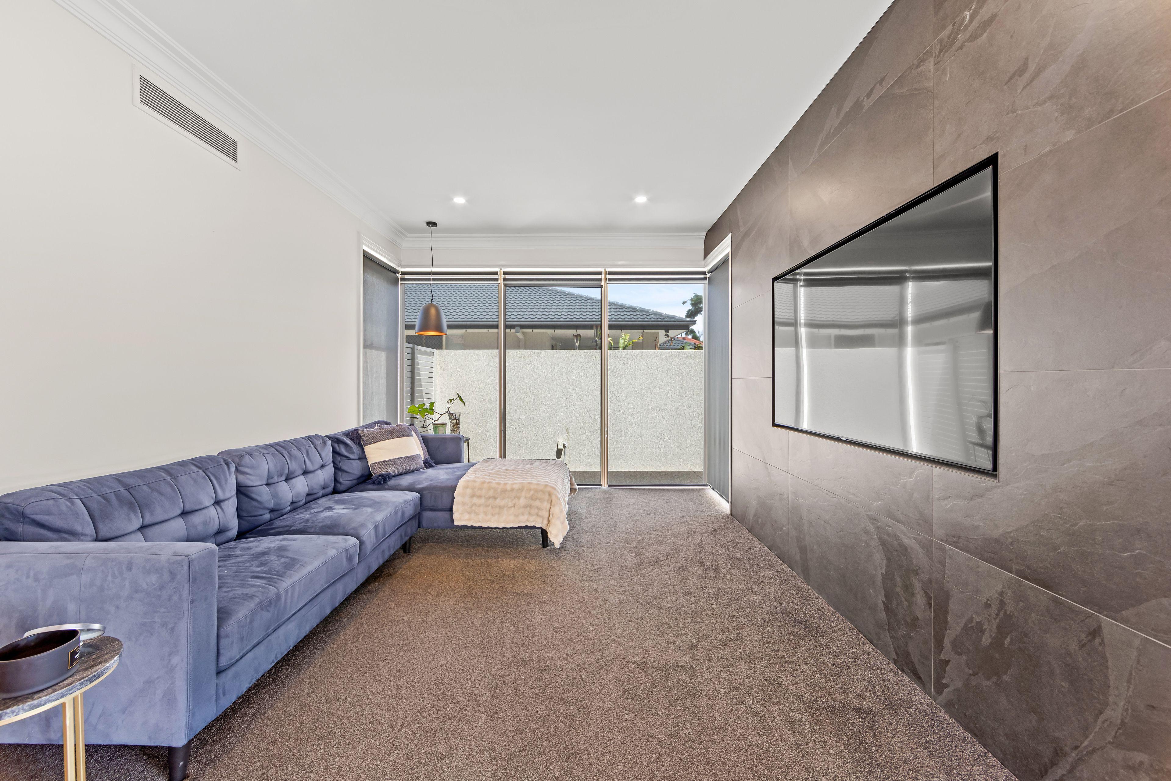 Luxury Canal Front Family Home